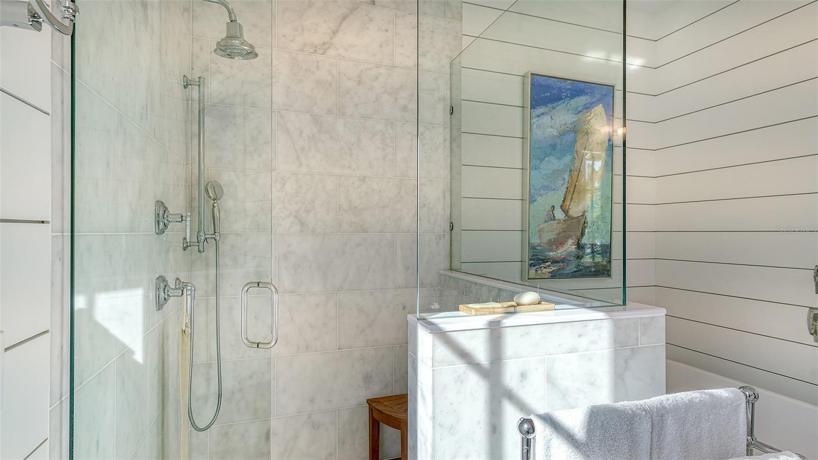 PARADISE SHORES - Residential