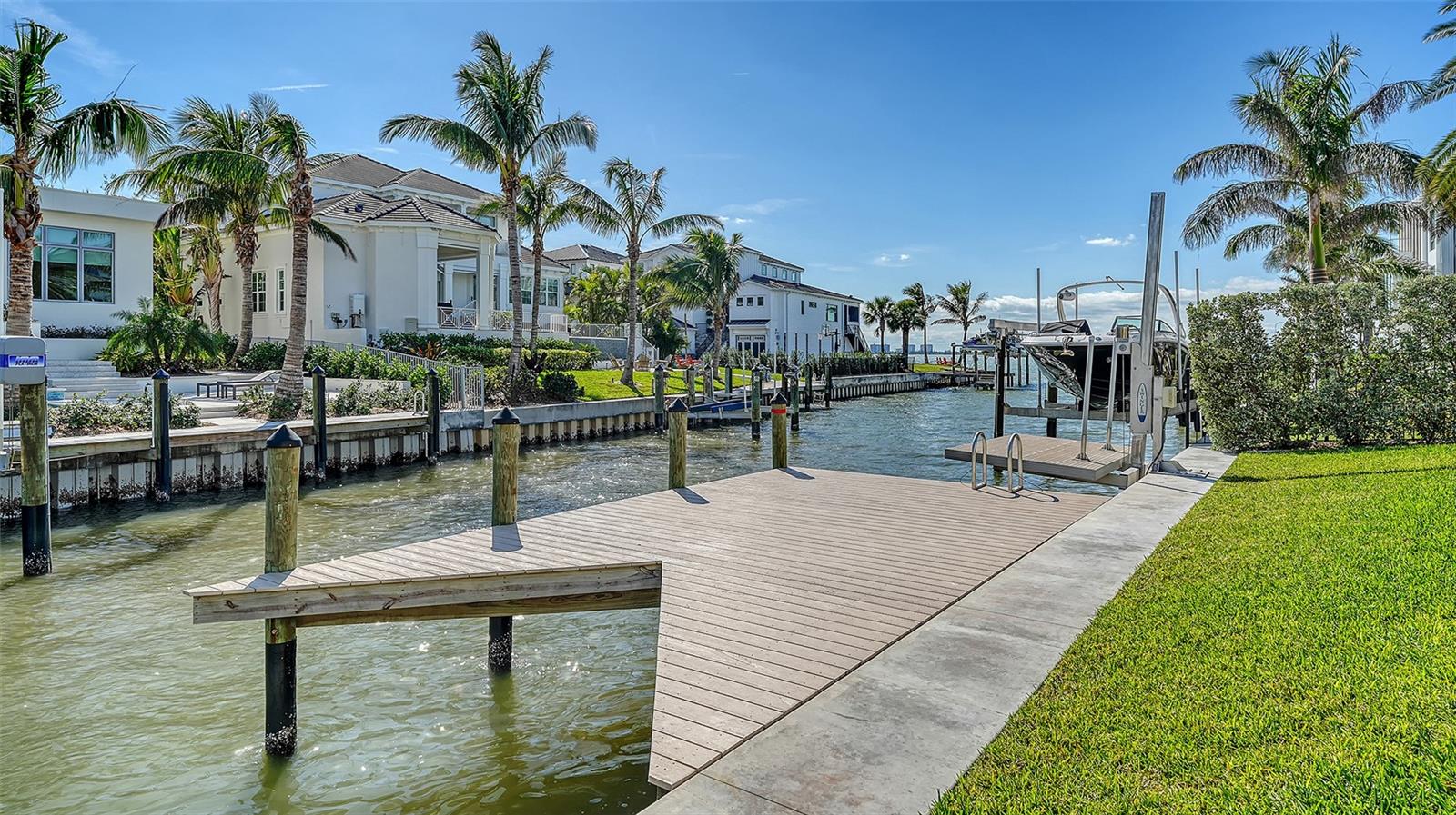 PARADISE SHORES - Residential