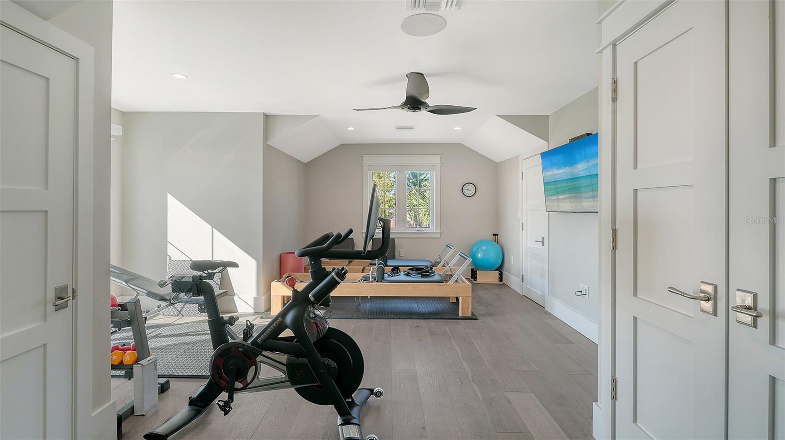 PARADISE SHORES - Residential