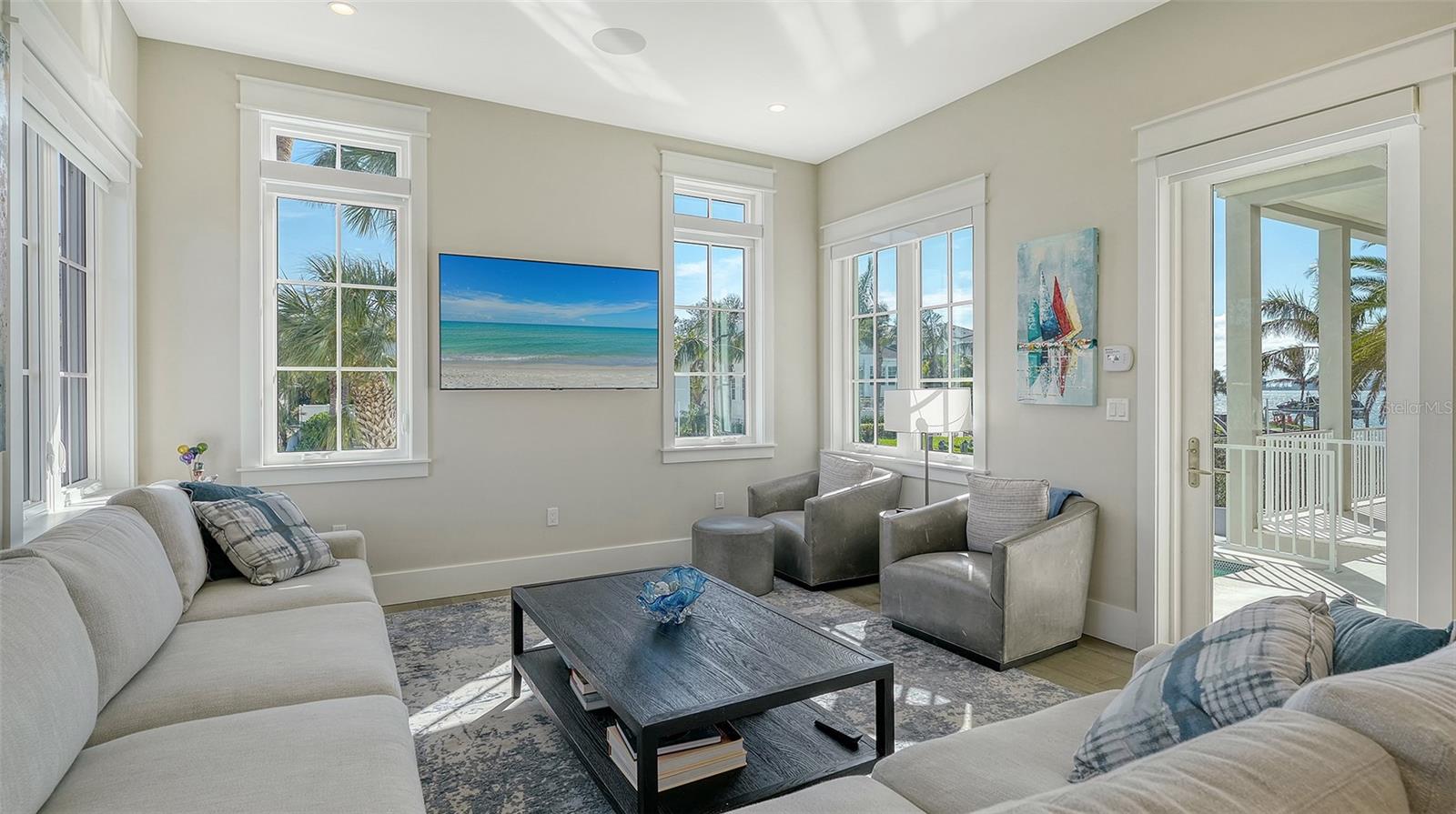 PARADISE SHORES - Residential