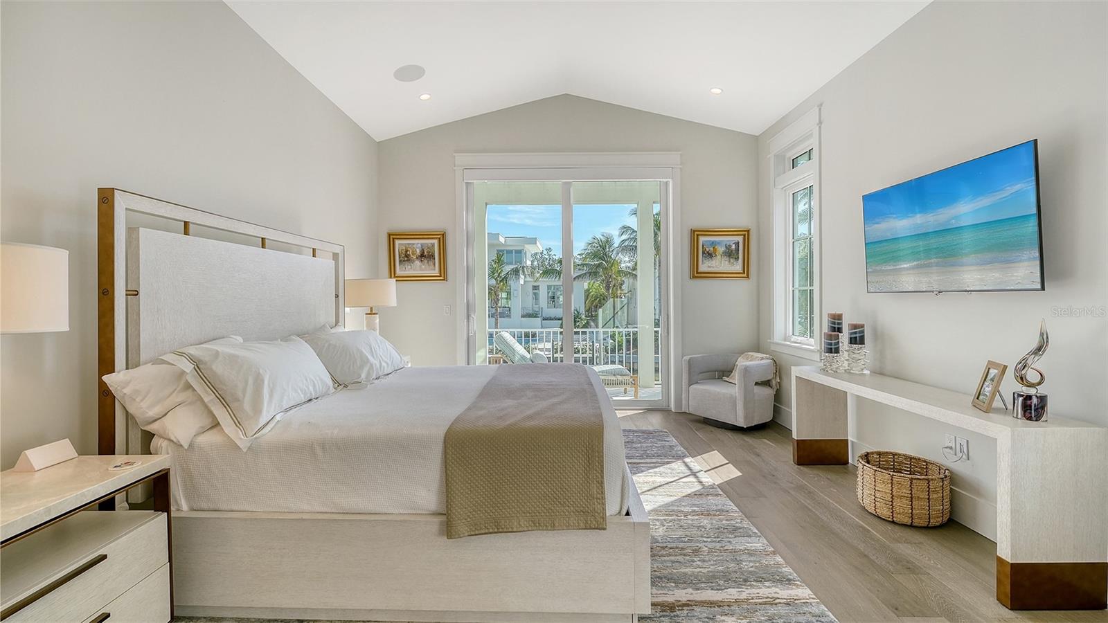 PARADISE SHORES - Residential