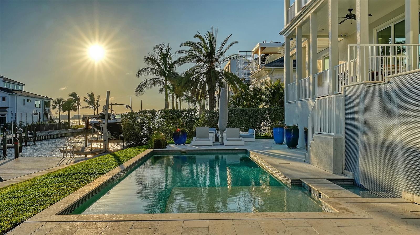 PARADISE SHORES - Residential