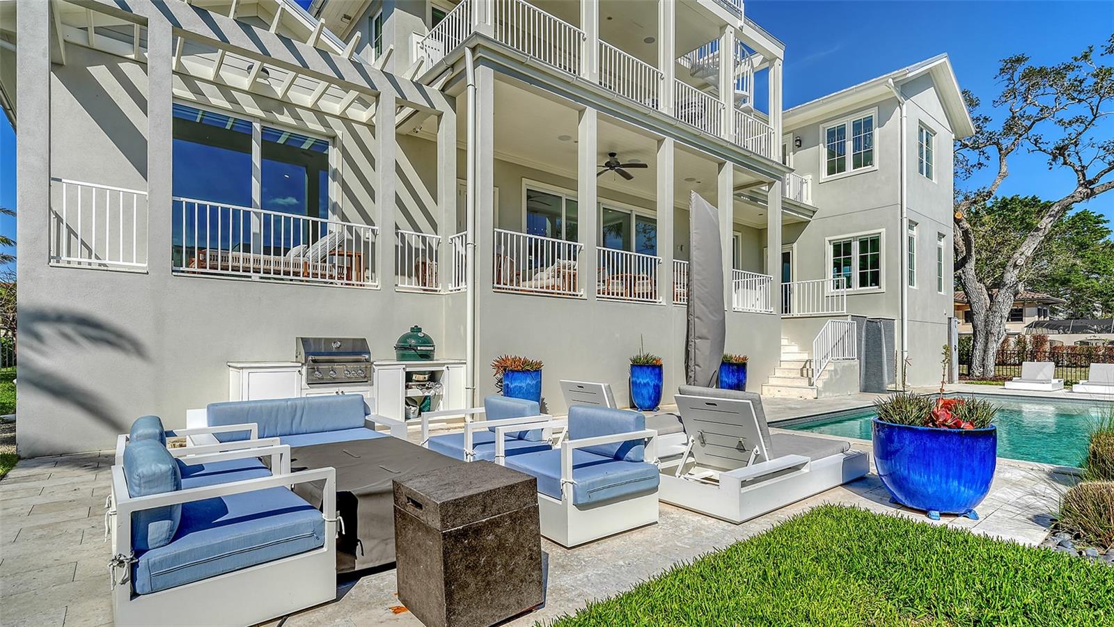 PARADISE SHORES - Residential