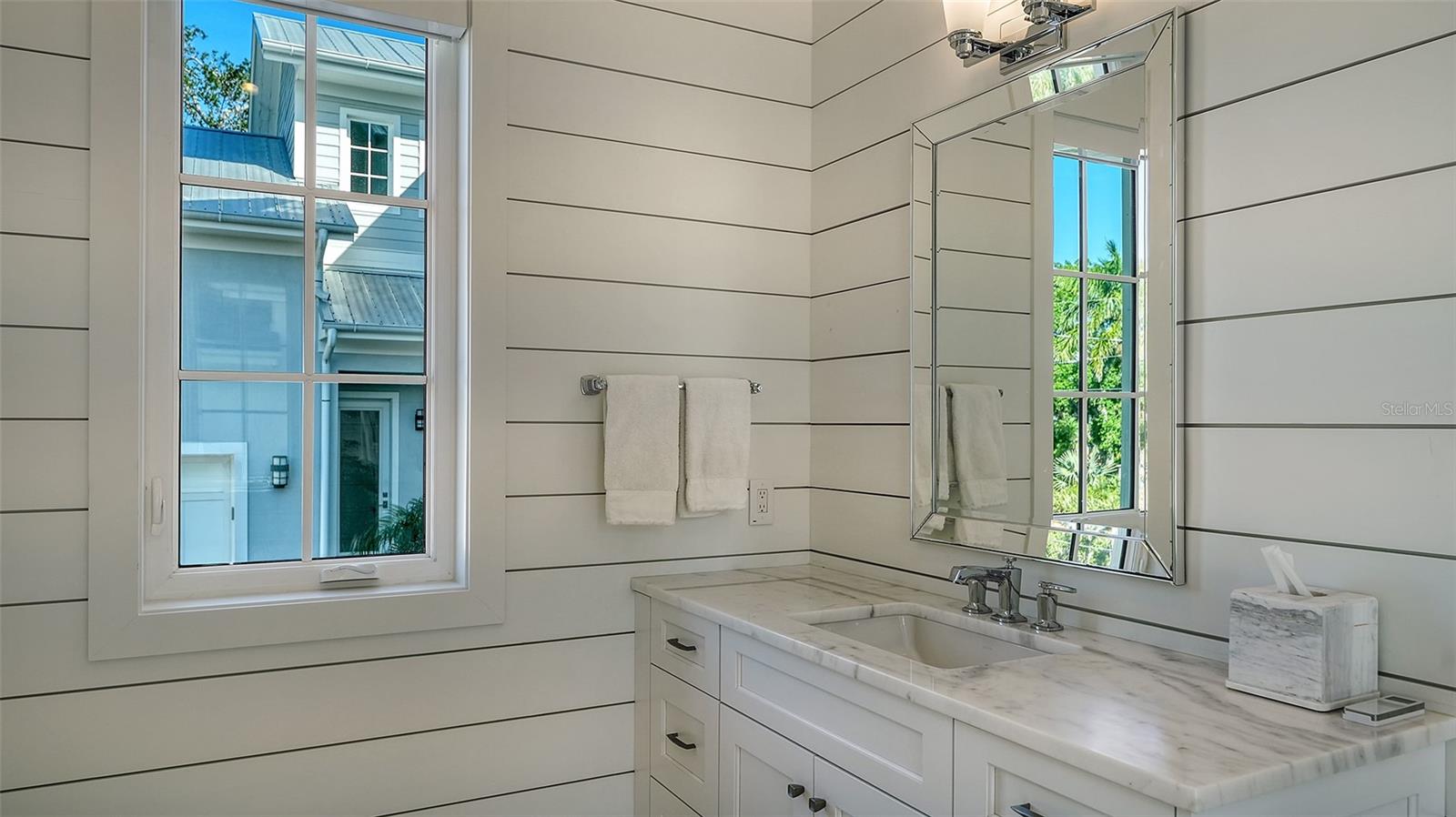 PARADISE SHORES - Residential