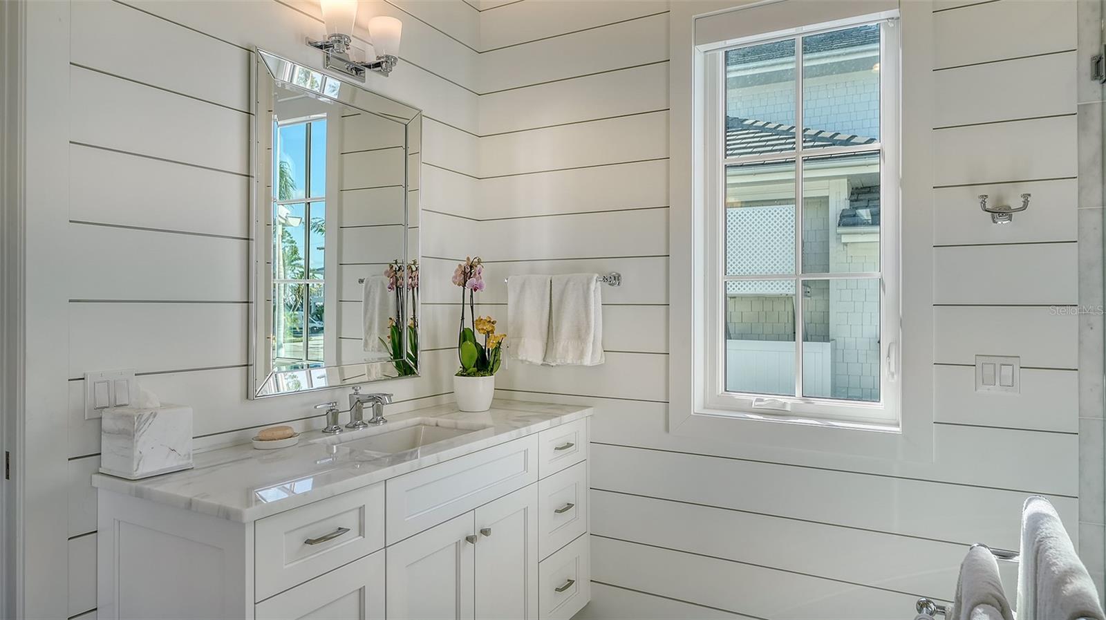 PARADISE SHORES - Residential