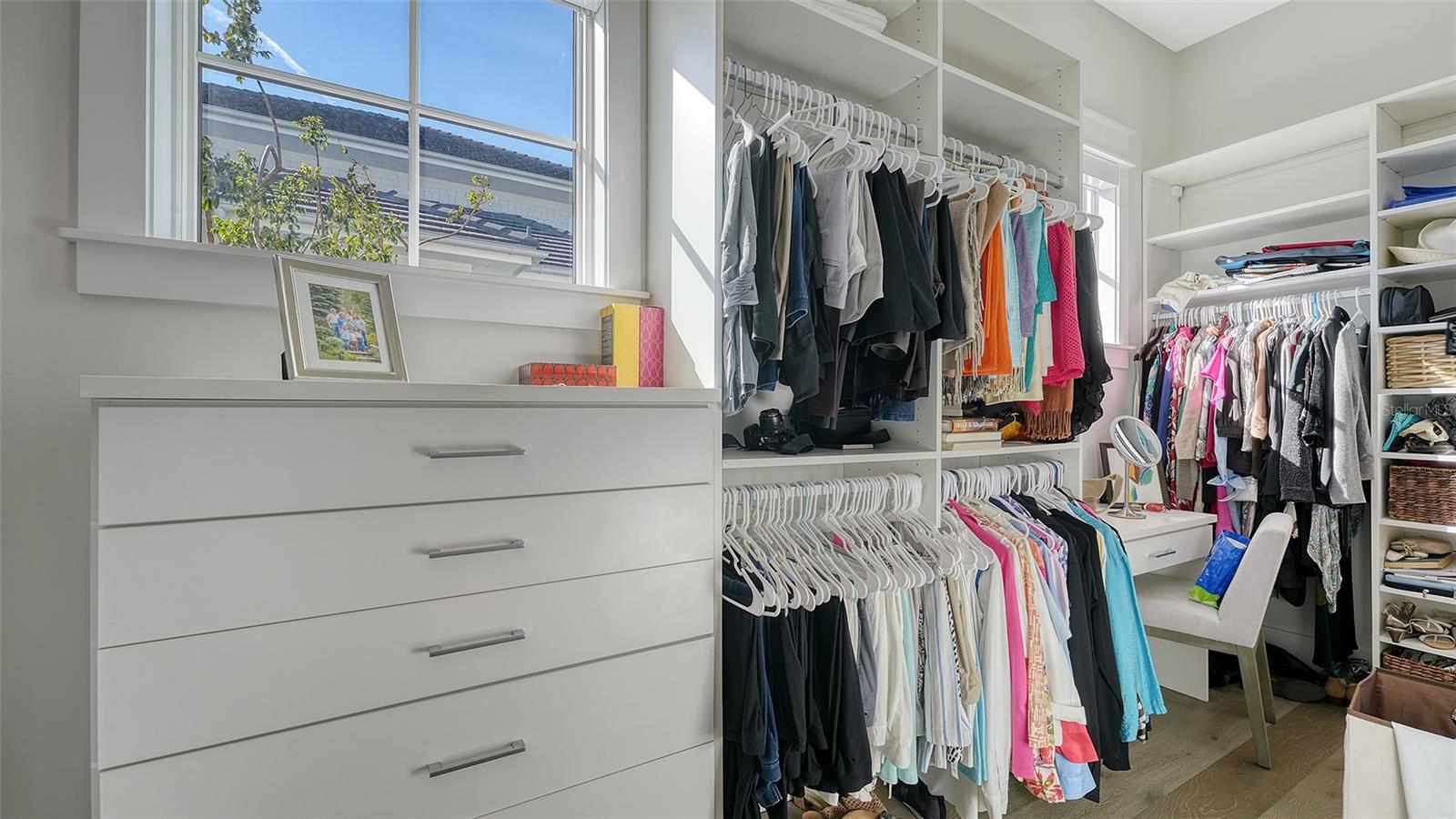 PARADISE SHORES - Residential