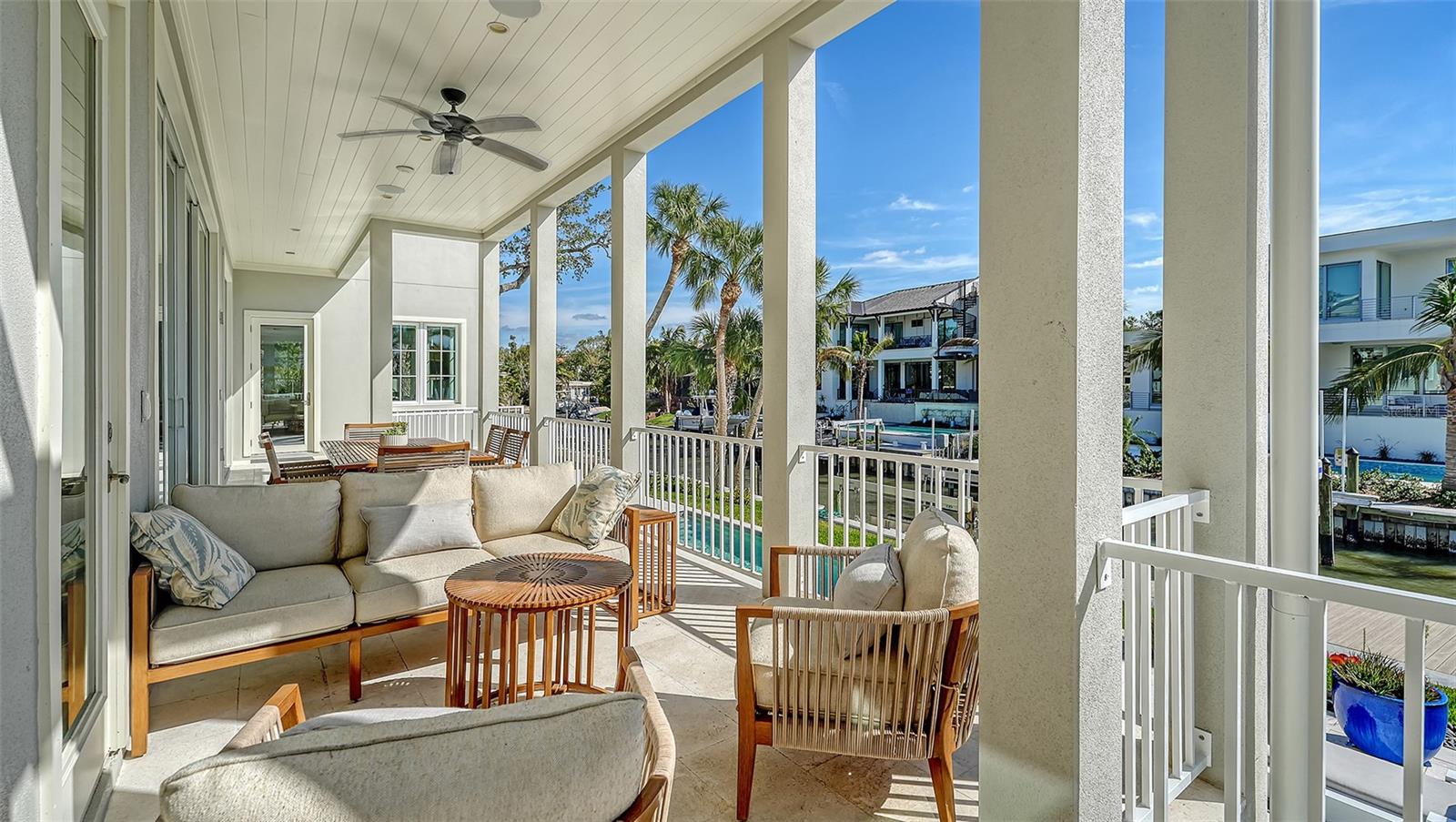 PARADISE SHORES - Residential