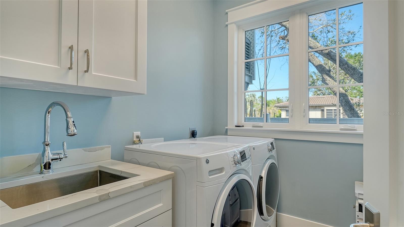 PARADISE SHORES - Residential