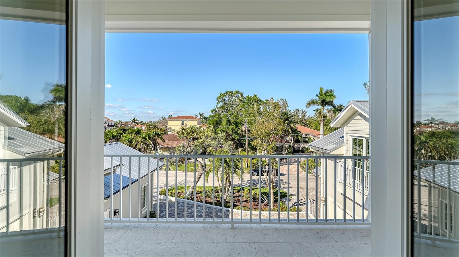 PARADISE SHORES - Residential