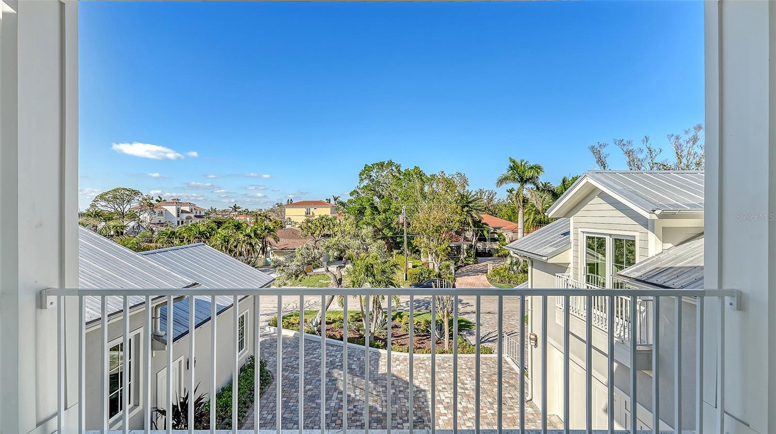 PARADISE SHORES - Residential