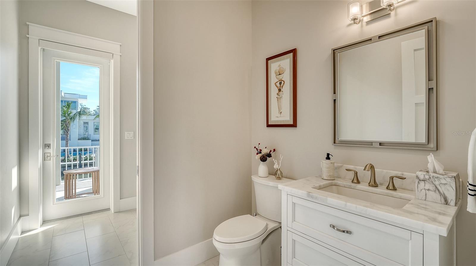 PARADISE SHORES - Residential