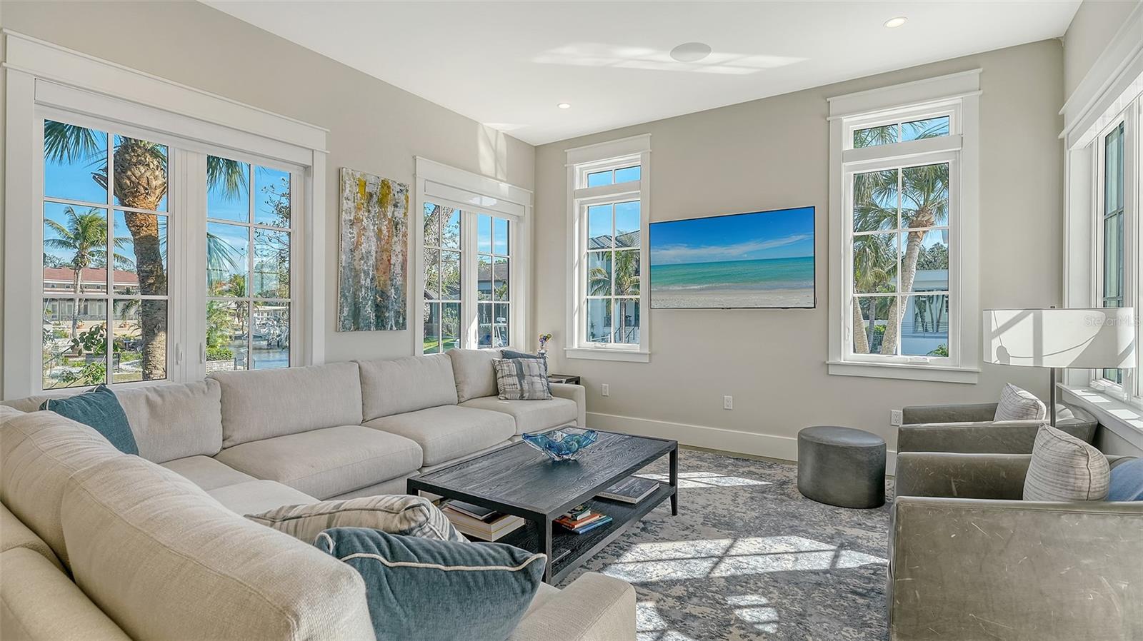 PARADISE SHORES - Residential