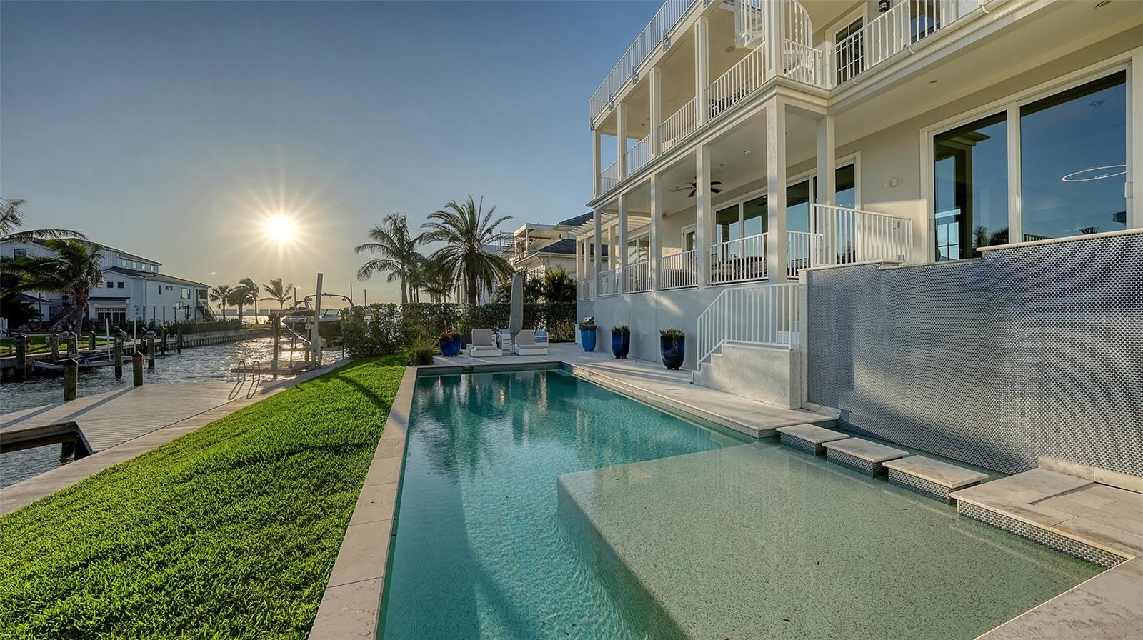 PARADISE SHORES - Residential