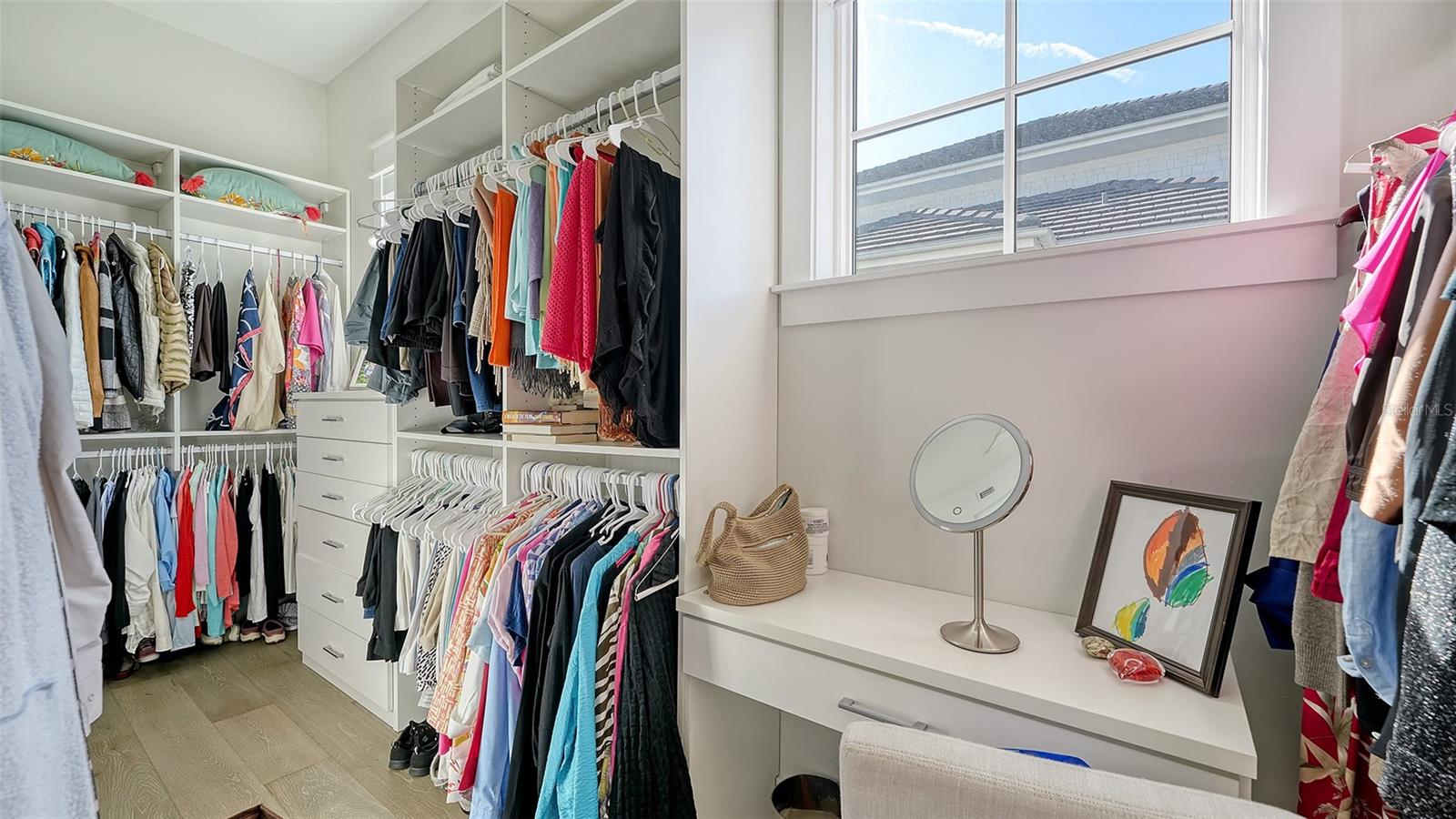 PARADISE SHORES - Residential