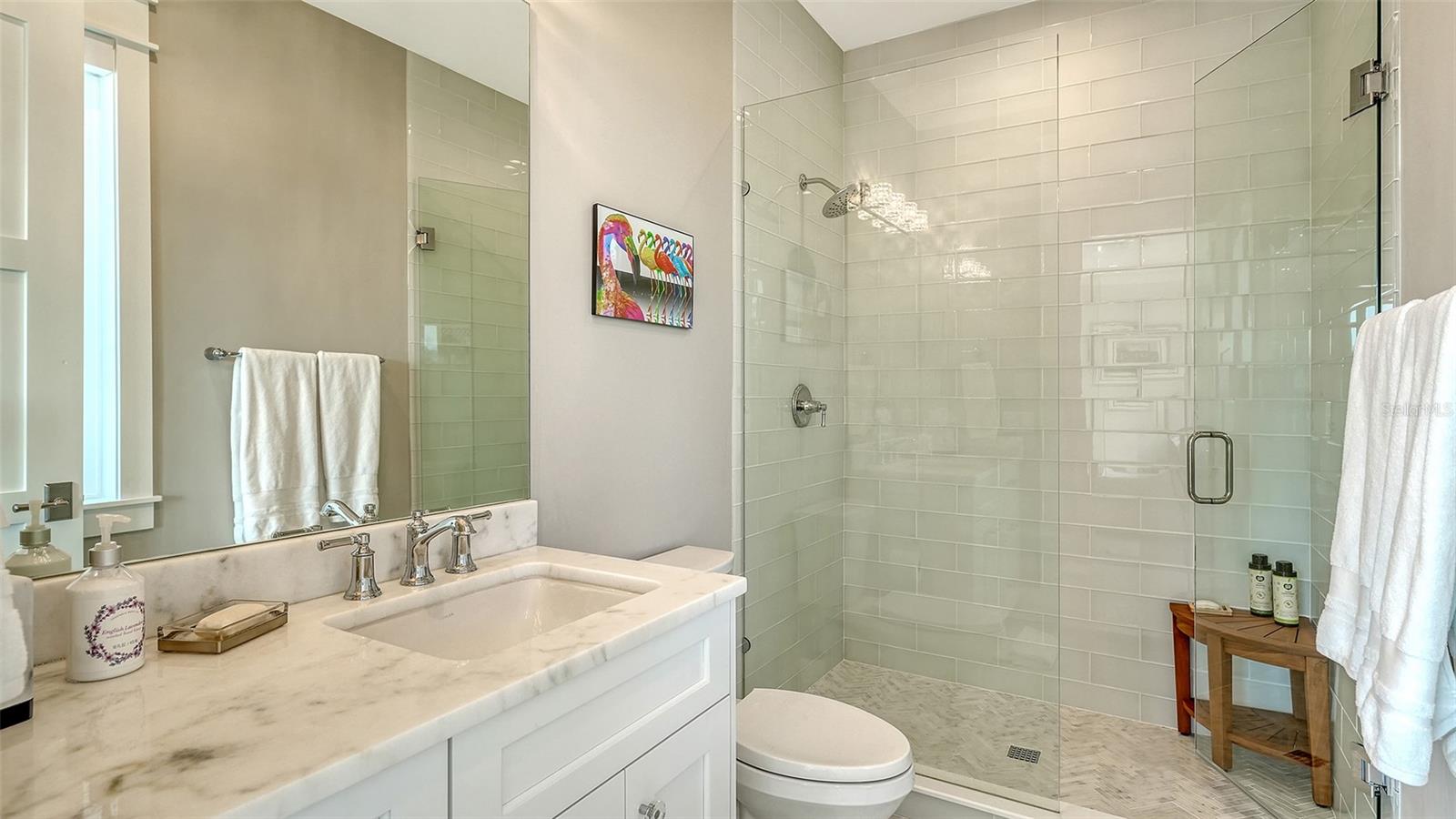 PARADISE SHORES - Residential