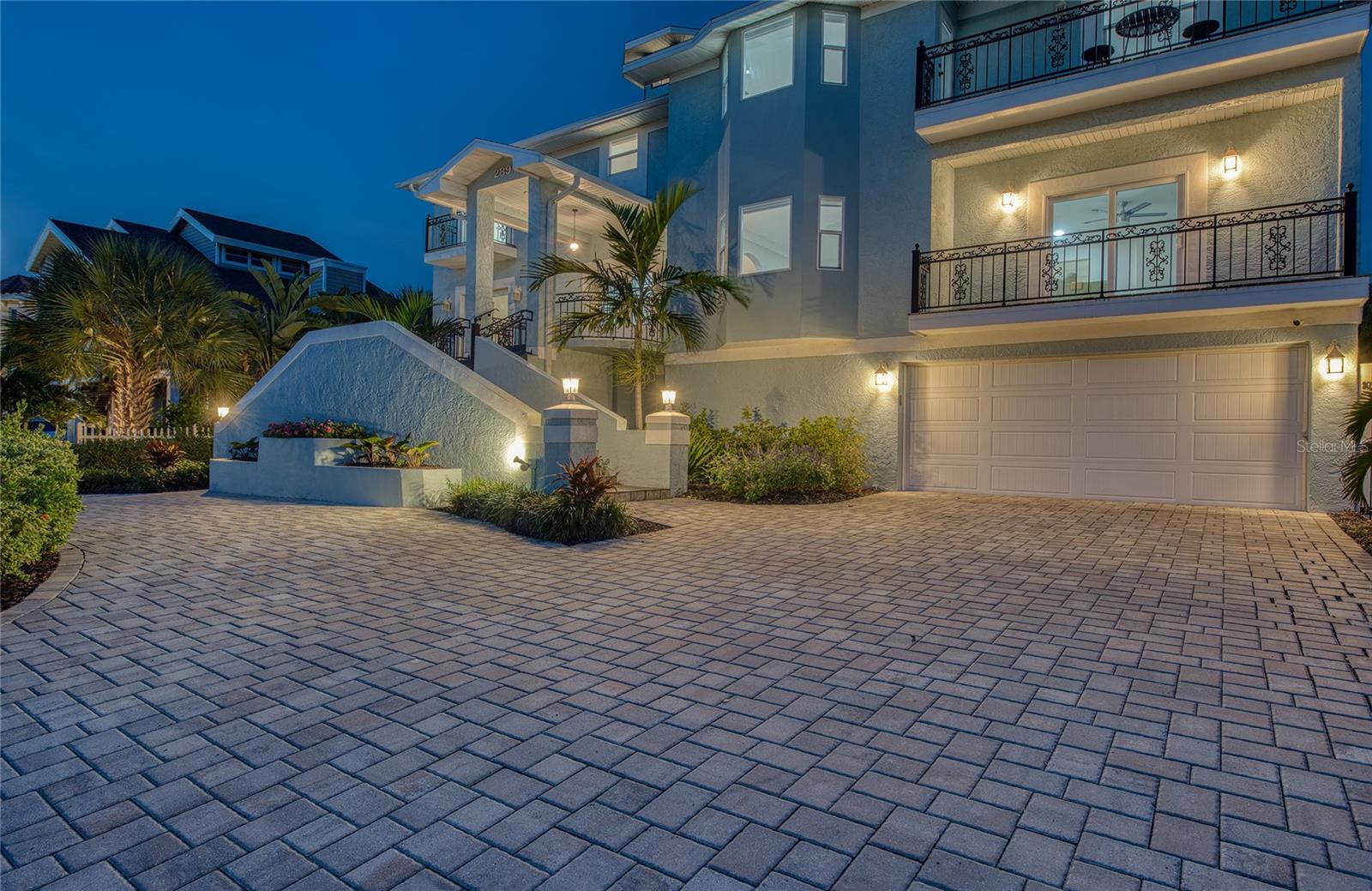 289 8TH AVENUE N
