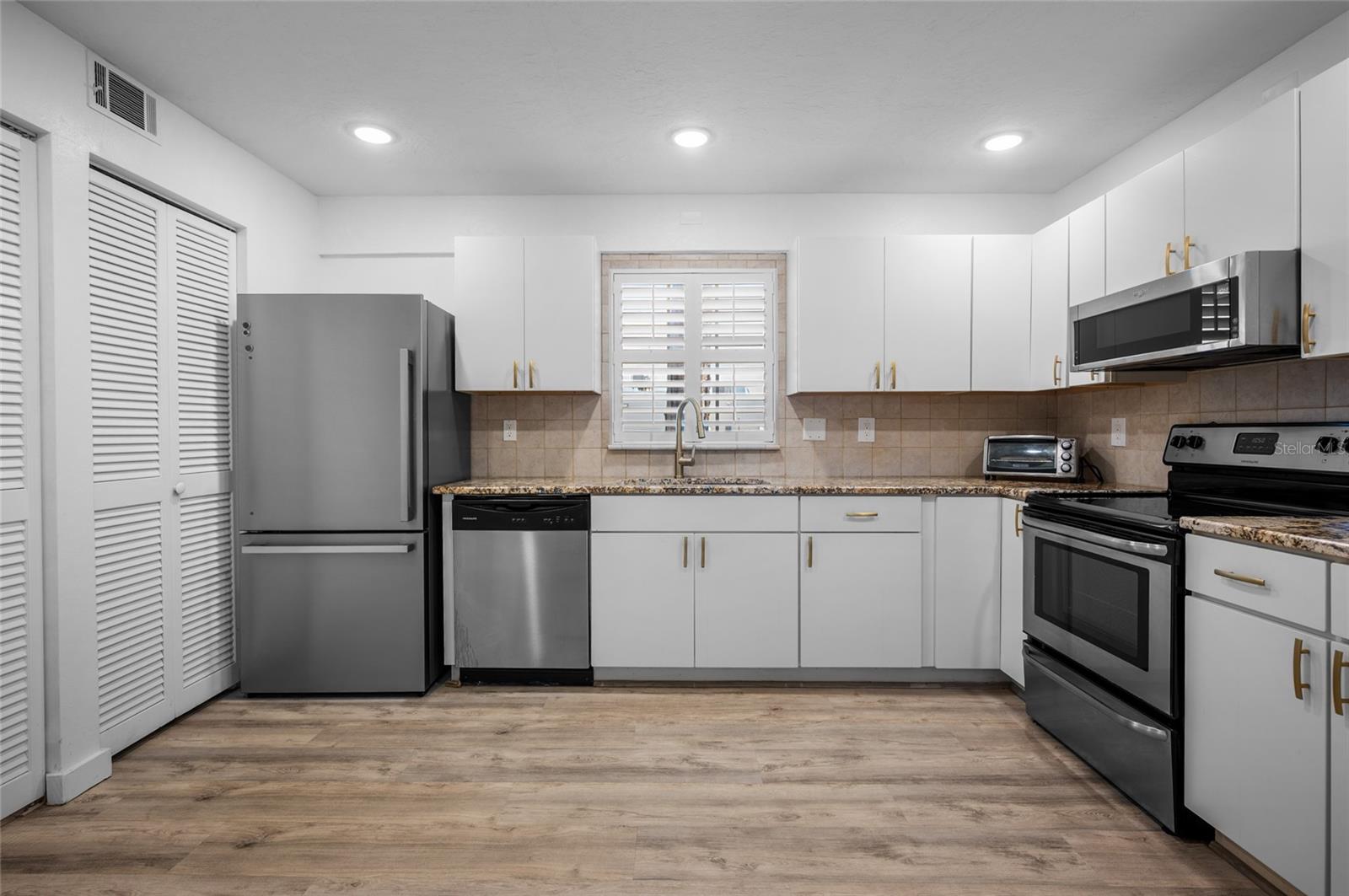 PALM MANOR - Residential