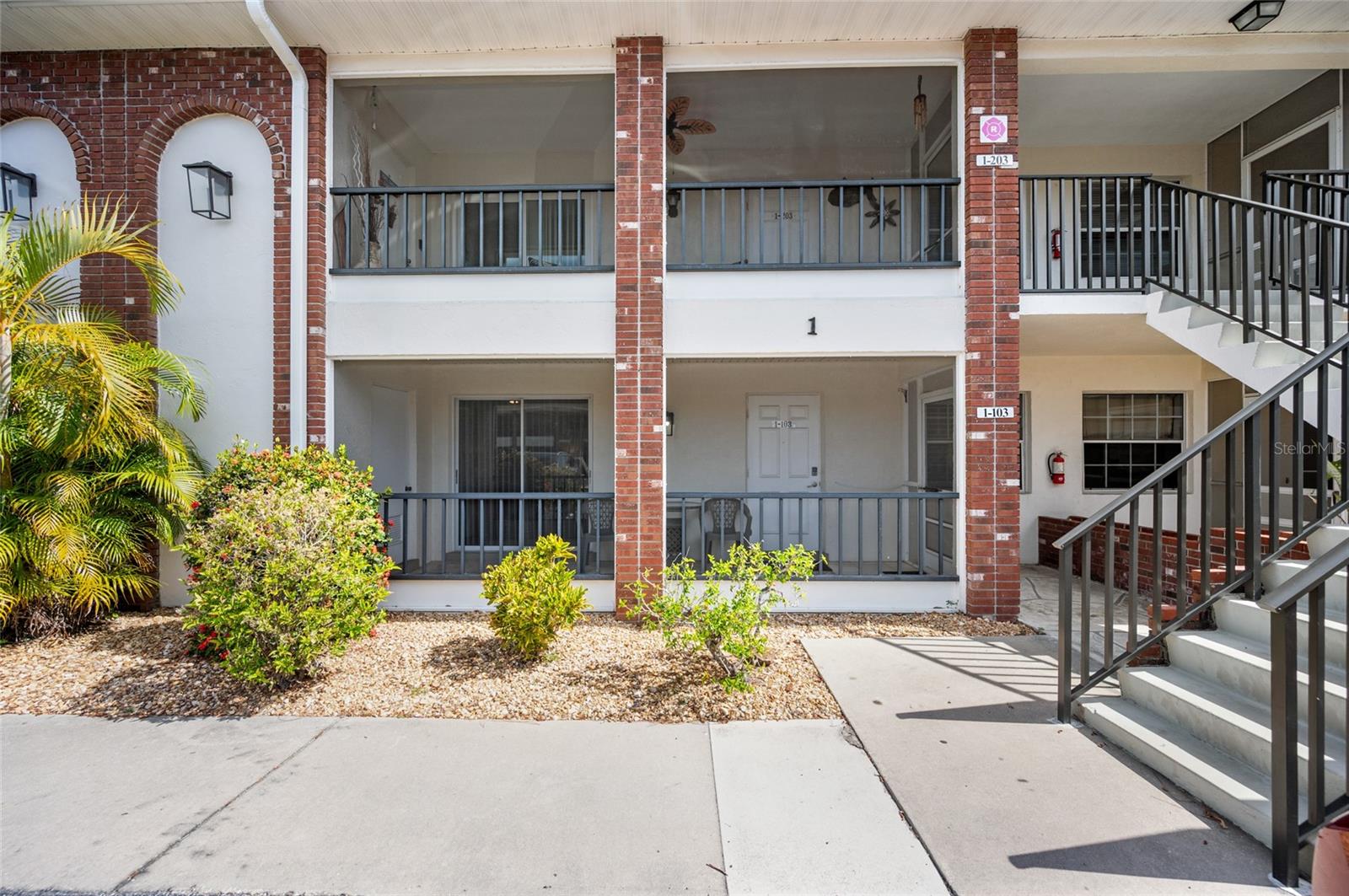 PALM MANOR - Residential