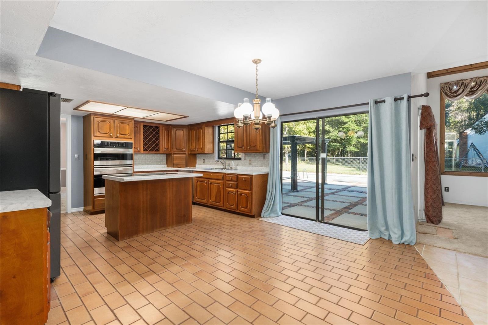 HIDDEN HILLS REP - Residential