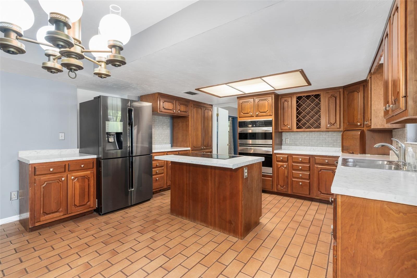 HIDDEN HILLS REP - Residential