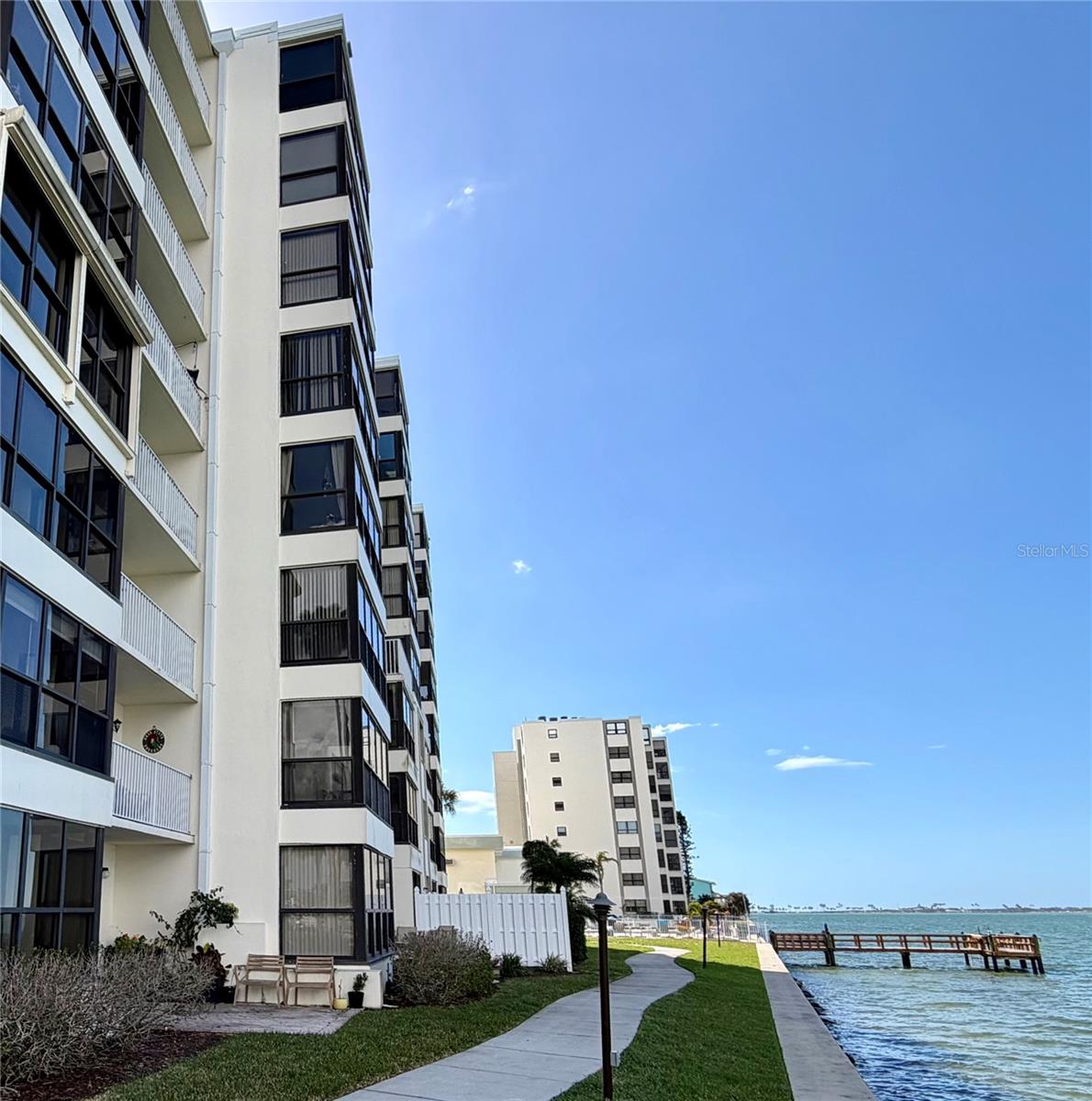 ISLAND TOWERS UNIT 1 CONDO - Residential