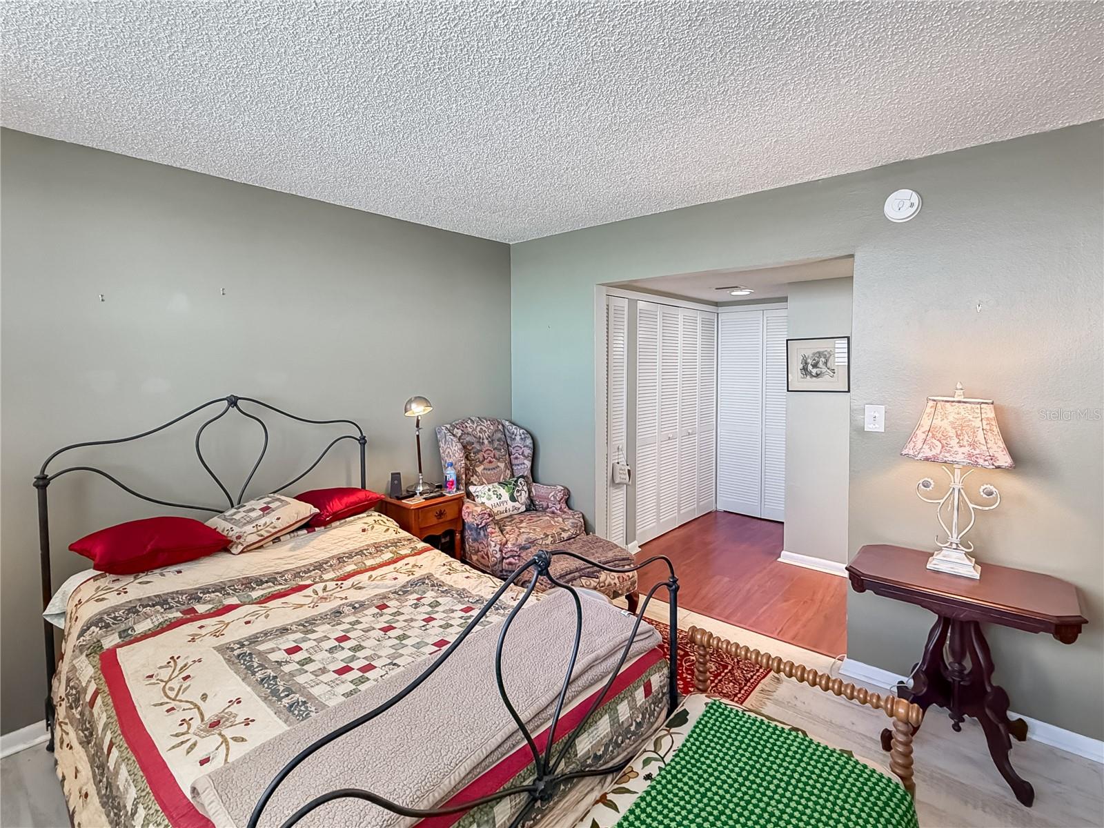 ISLAND TOWERS UNIT 1 CONDO - Residential