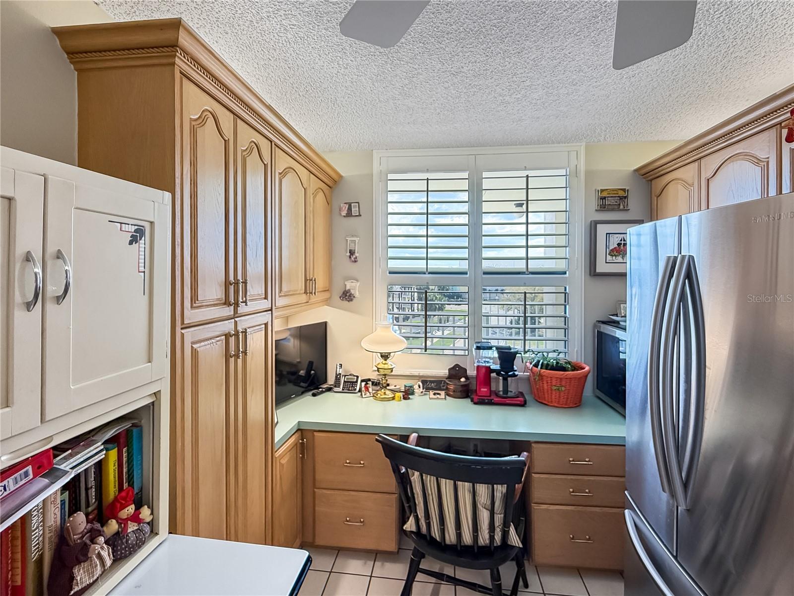 ISLAND TOWERS UNIT 1 CONDO - Residential