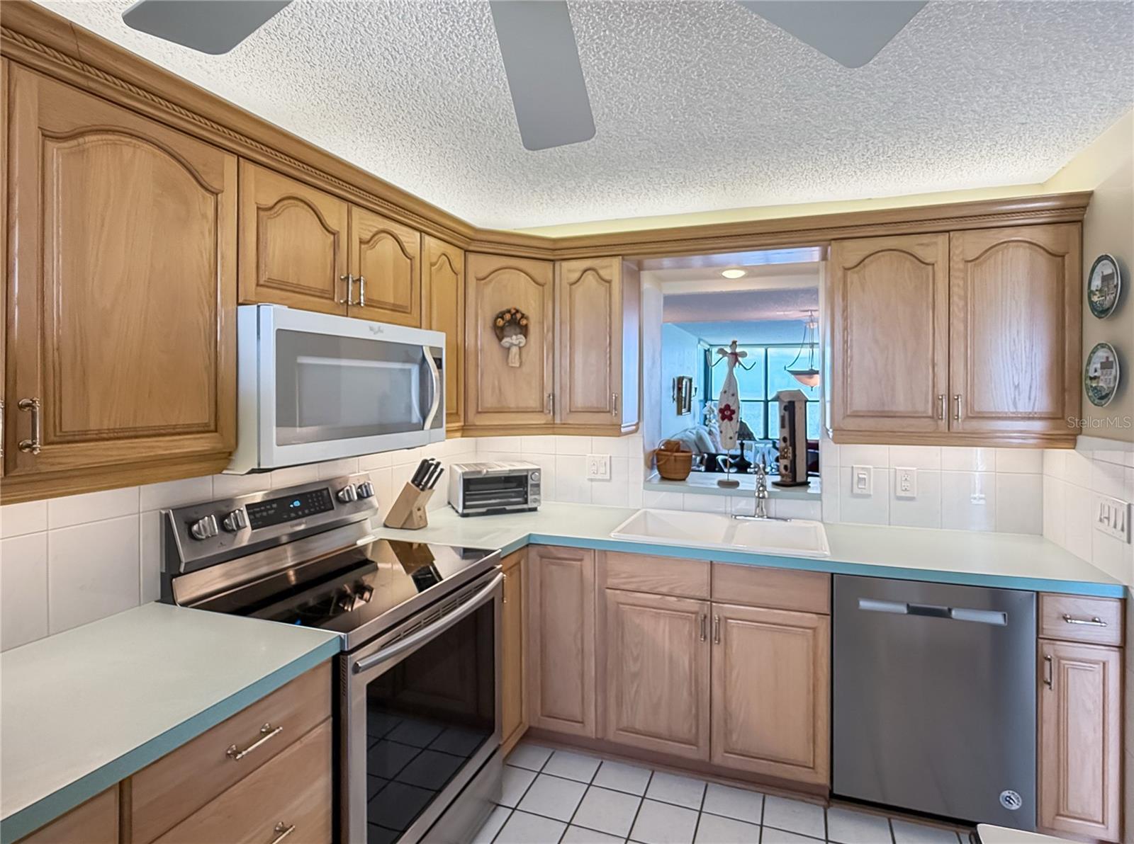 ISLAND TOWERS UNIT 1 CONDO - Residential