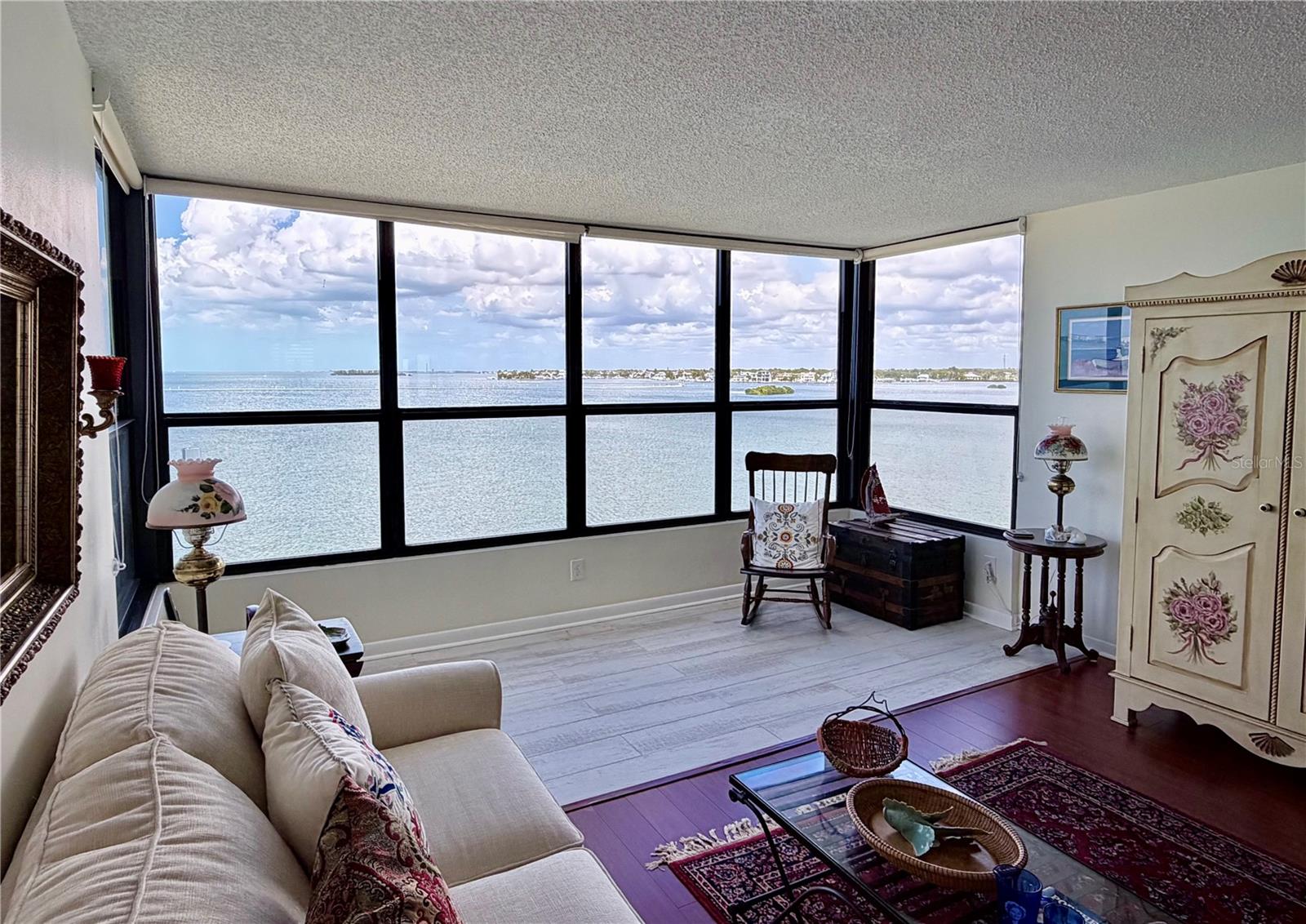 ISLAND TOWERS UNIT 1 CONDO - Residential