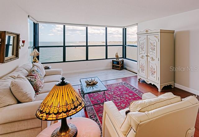 ISLAND TOWERS UNIT 1 CONDO - Residential