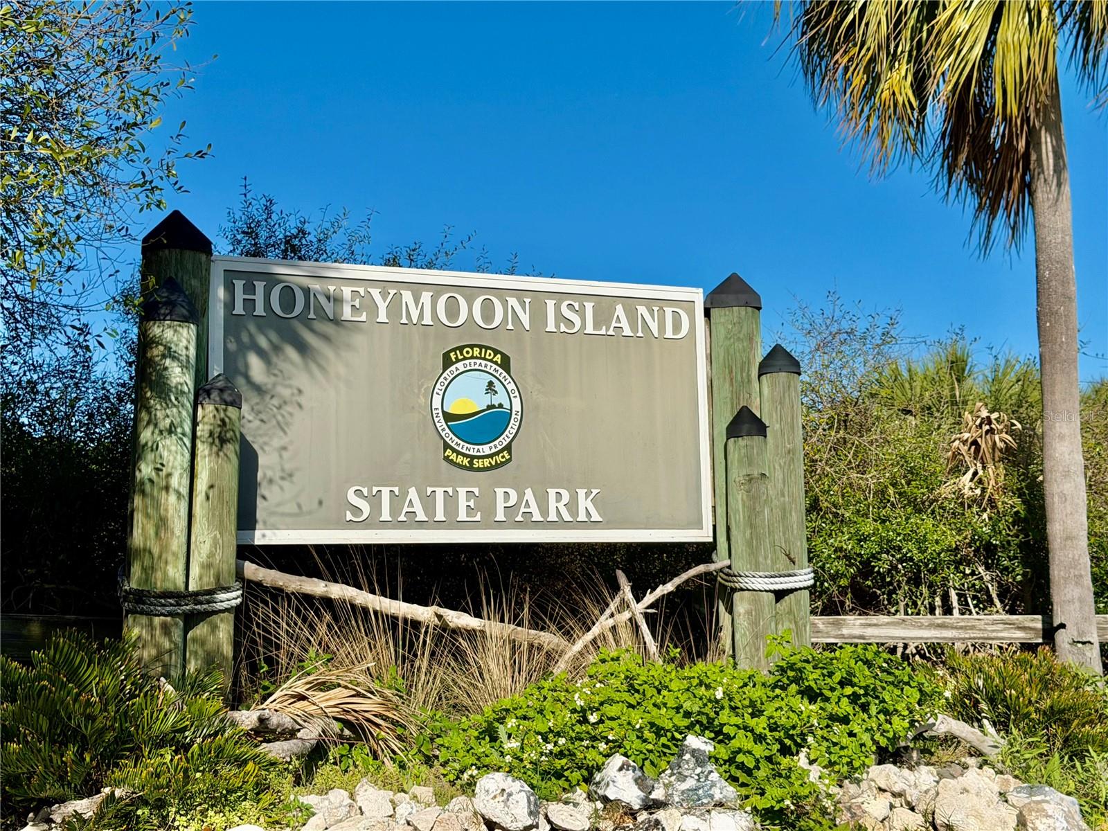 ISLAND TOWERS UNIT 1 CONDO - Residential