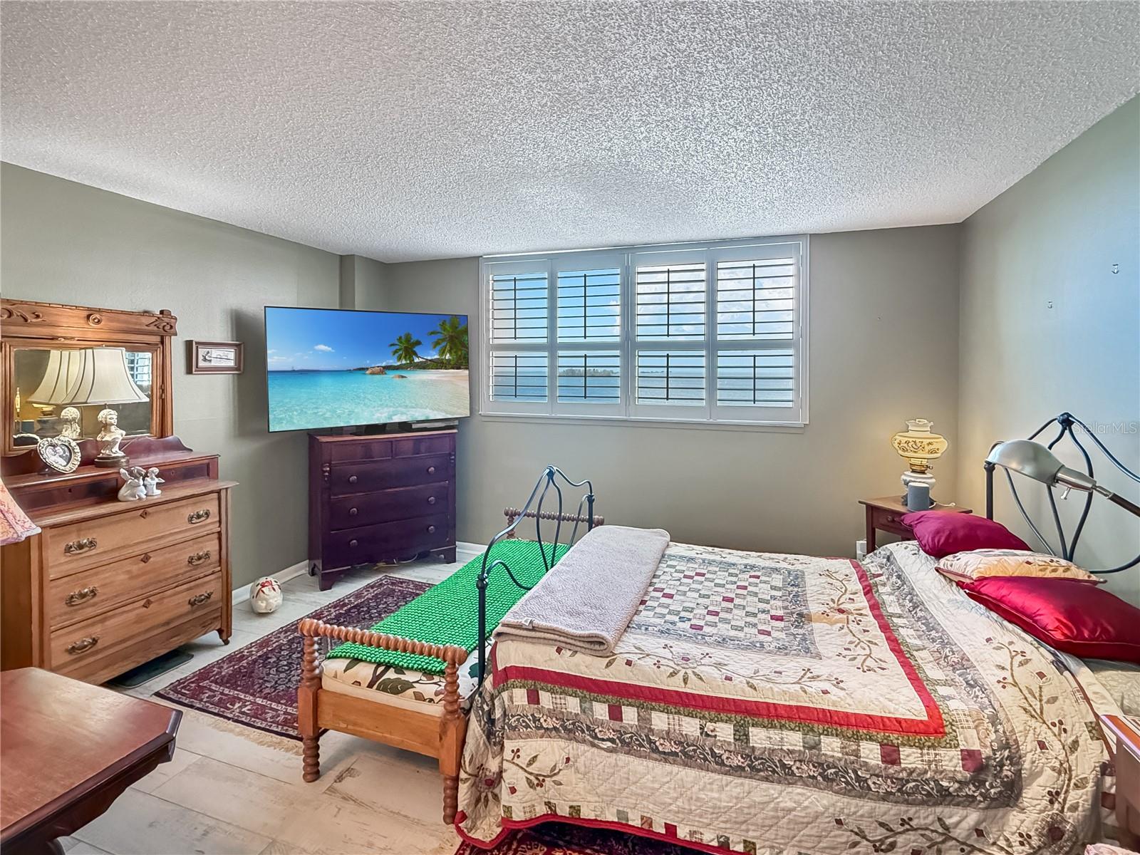 ISLAND TOWERS UNIT 1 CONDO - Residential