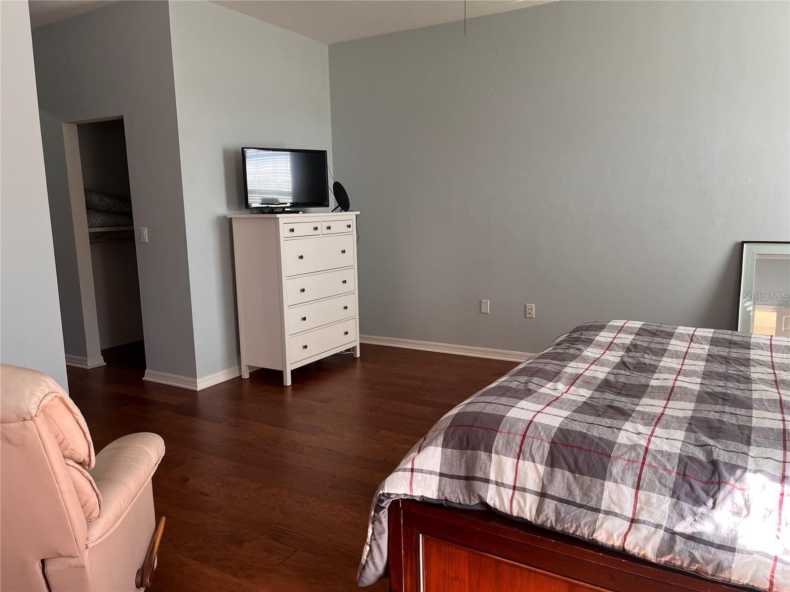 ON TOP OF THE WORLD - Residential Lease