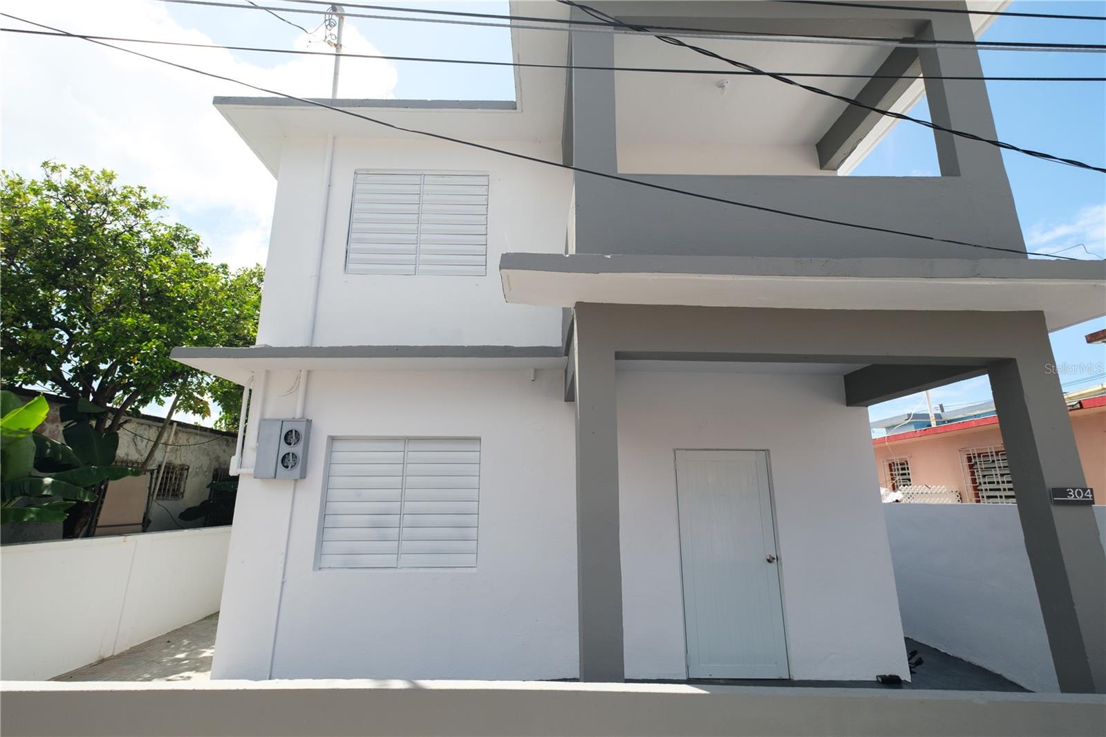 Excellent remodeled multifamily property located on Bartolomé de las Casas Street in Santurce. The property consists of two units. The first-floor unit features three bedrooms and two full bathrooms, while the second-floor unit offers two bedrooms and one bathroom. Both units have separate electric meters, making rental management simple and efficient. The property has been fully renovated, including polished floors, new cabinets, updated bathrooms, and mirrored closet doors. It is in excellent condition and ready for immediate occupancy or rental. Its central location provides easy access to main avenues, shops, and public transportation. This is an excellent opportunity for buyers seeking a residence with long-term passive income potential. Financing and CDBG funds, as well as other assistance programs, are accepted.