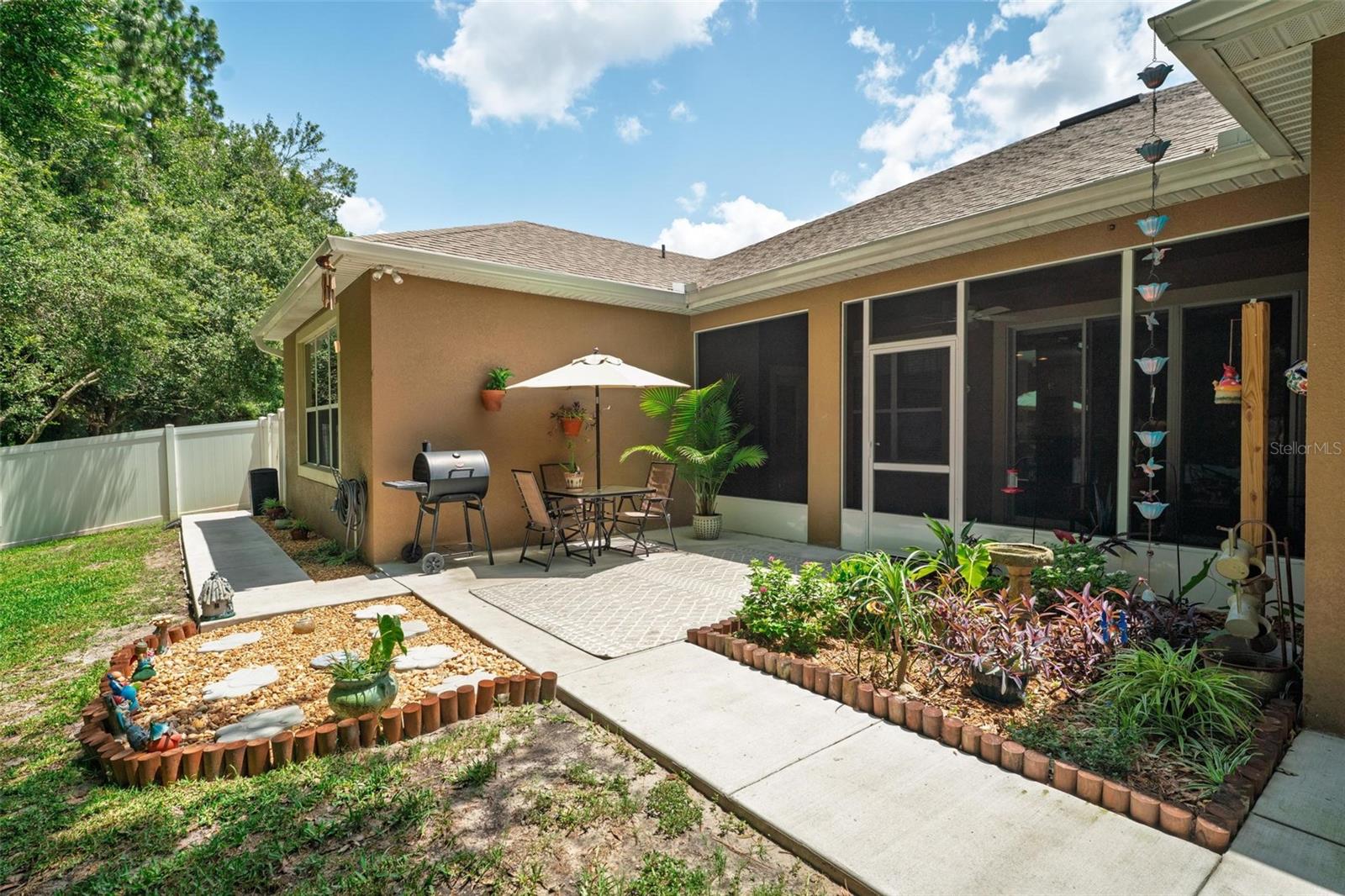 1556 BLUE GRASS BOULEVARD