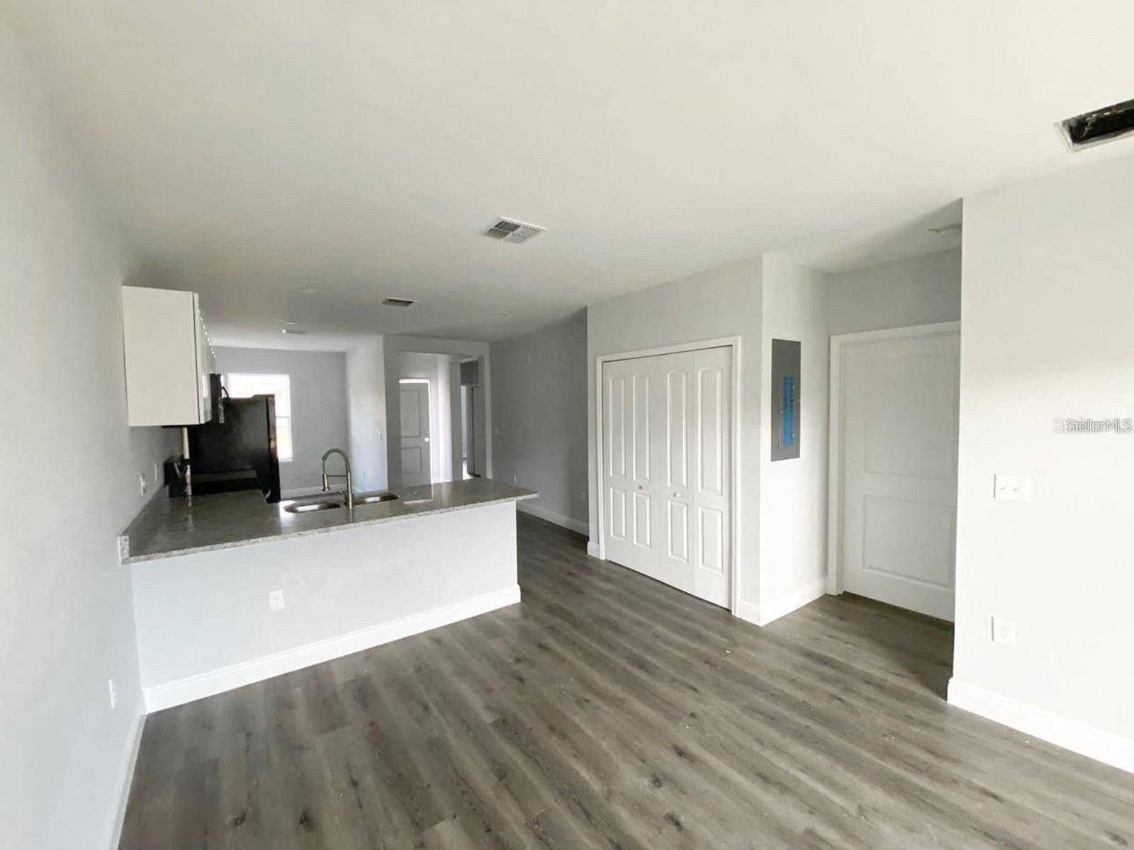 801 S THORPE AVENUE 801