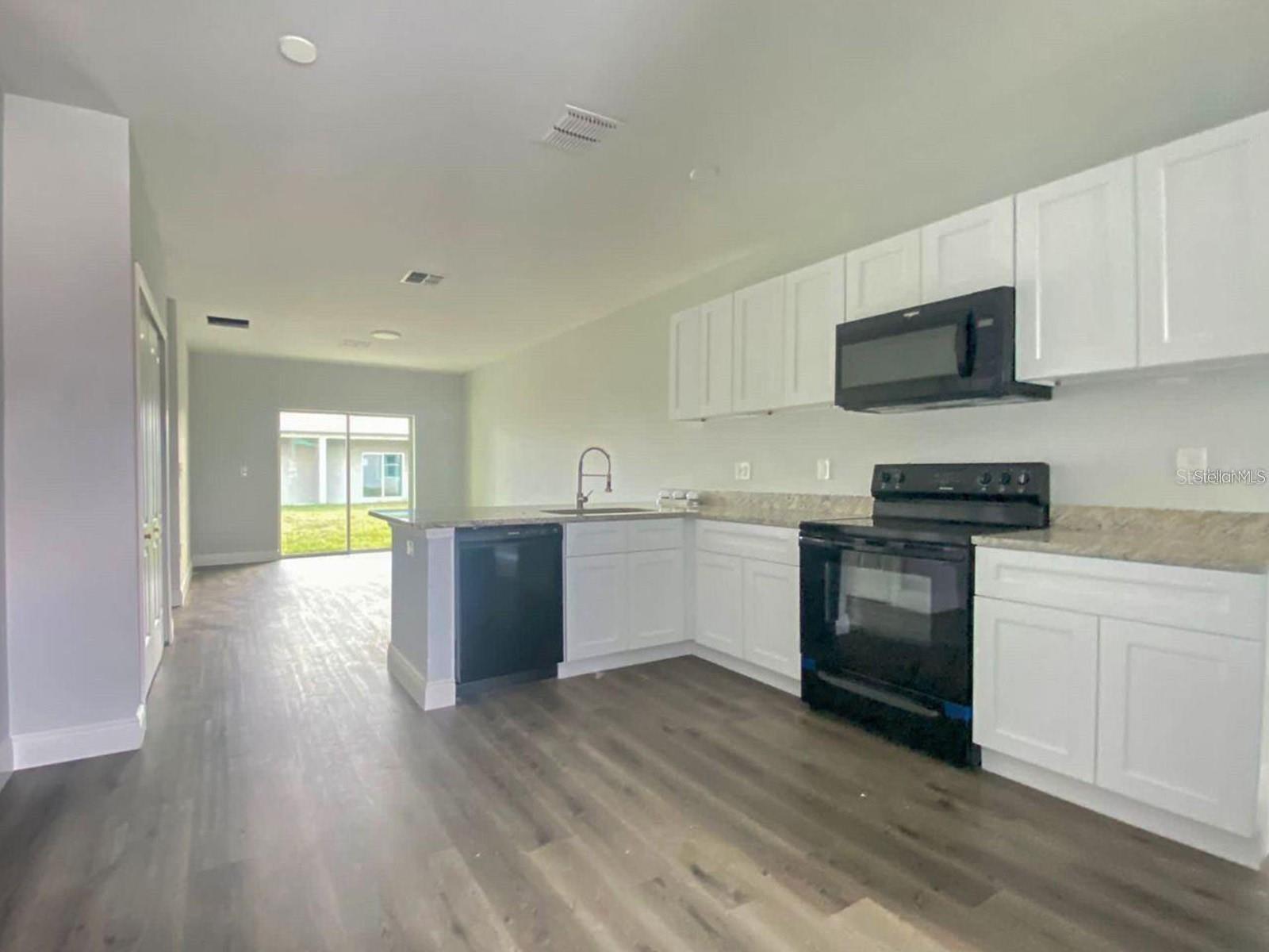 801 S THORPE AVENUE 801