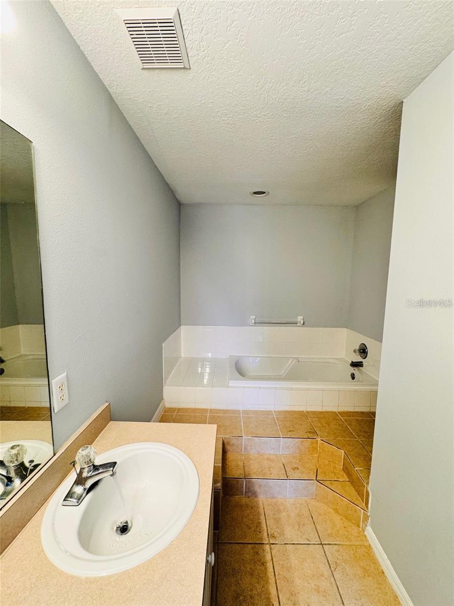 BIMINI BAY PH 01 - Residential Lease