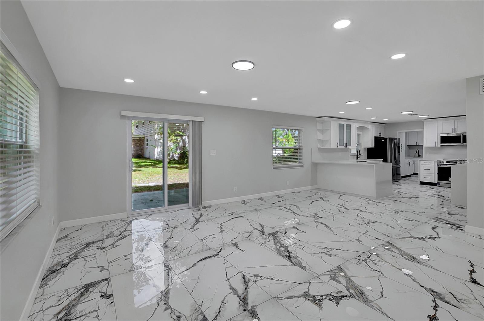 COLONIAL GROVE - Residential