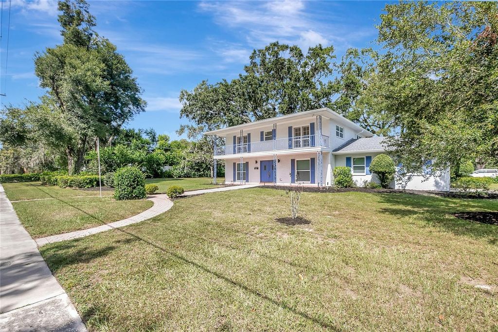 Photo of 604 Druid Hills Road, Temple Terrace, FL 33617 (MLS # TB8437058)