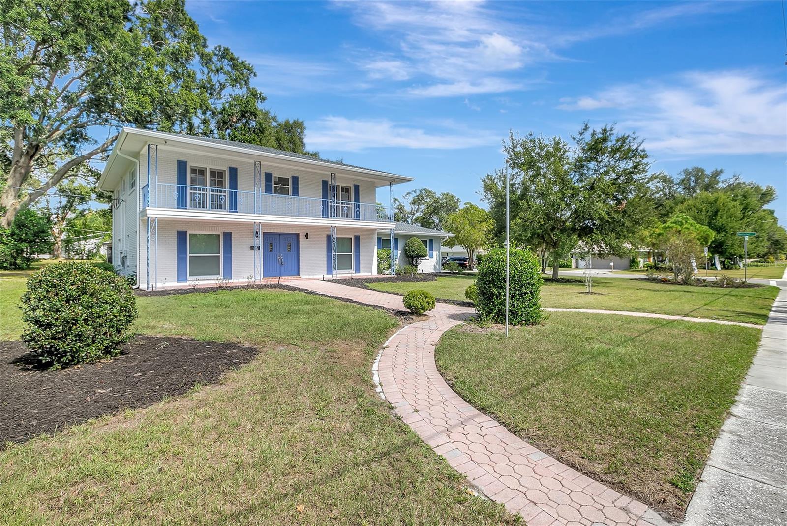 COLONIAL GROVE - Residential