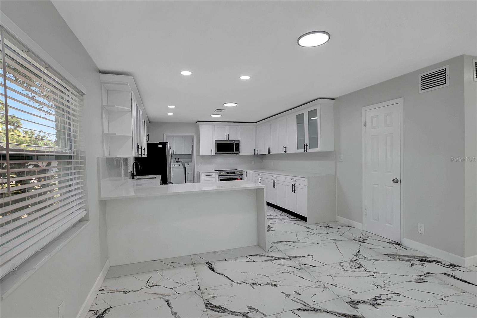 COLONIAL GROVE - Residential