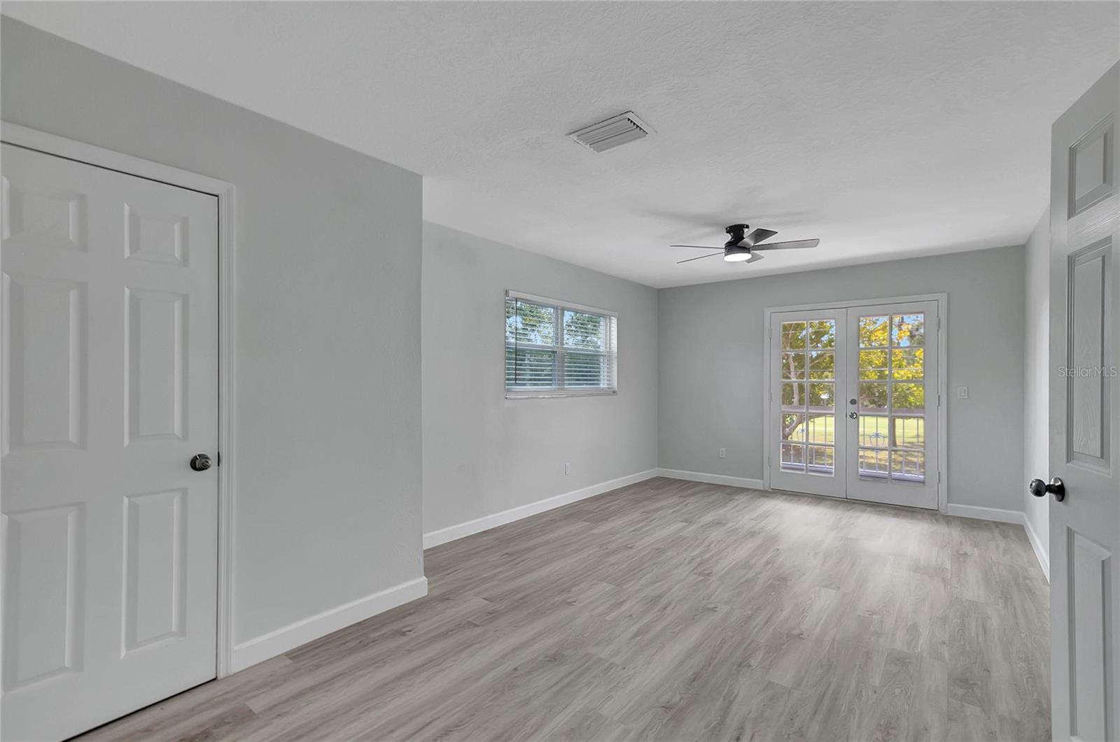 COLONIAL GROVE - Residential