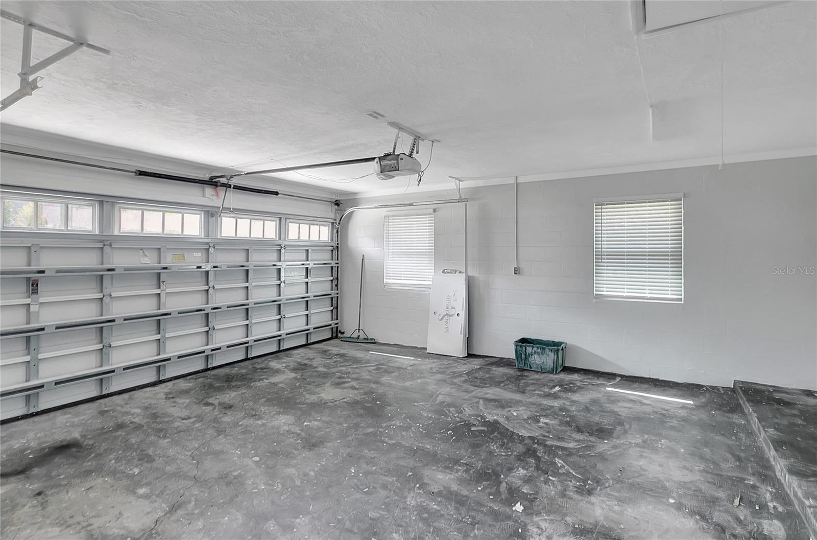 COLONIAL GROVE - Residential