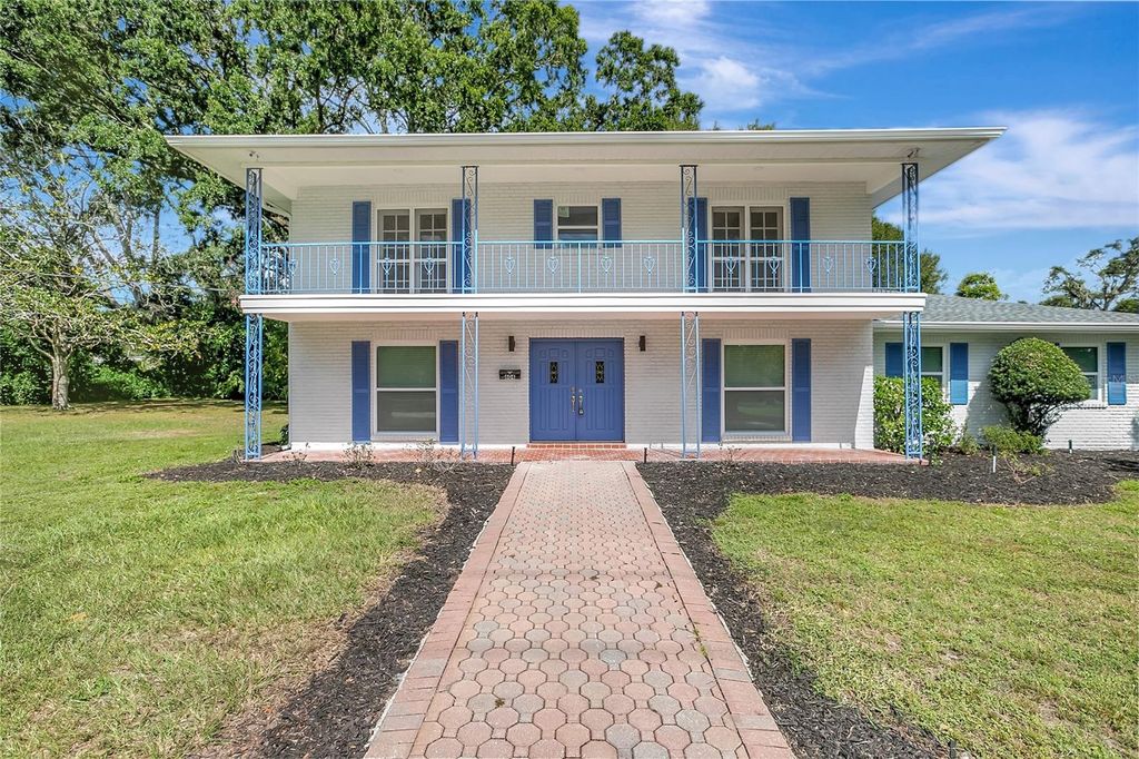 Photo of 604 Druid Hills Road, Temple Terrace, FL 33617 (MLS # TB8437058)