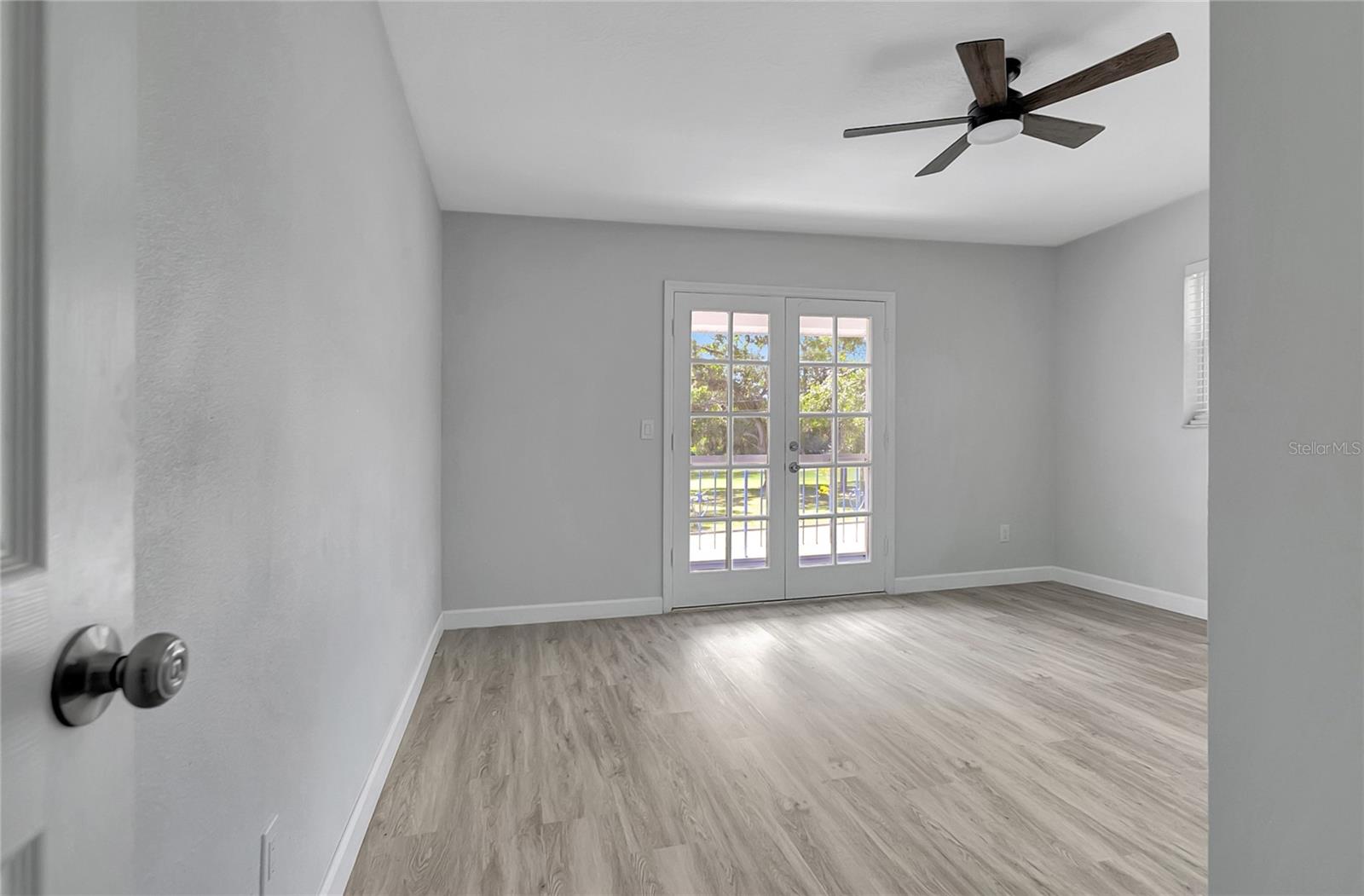 COLONIAL GROVE - Residential