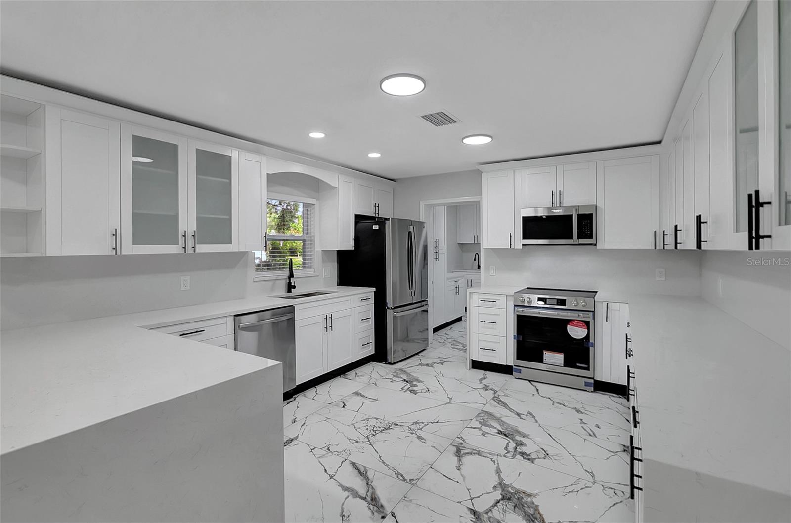 COLONIAL GROVE - Residential