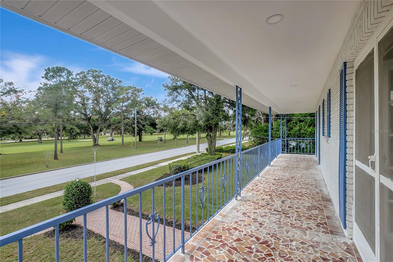 COLONIAL GROVE - Residential