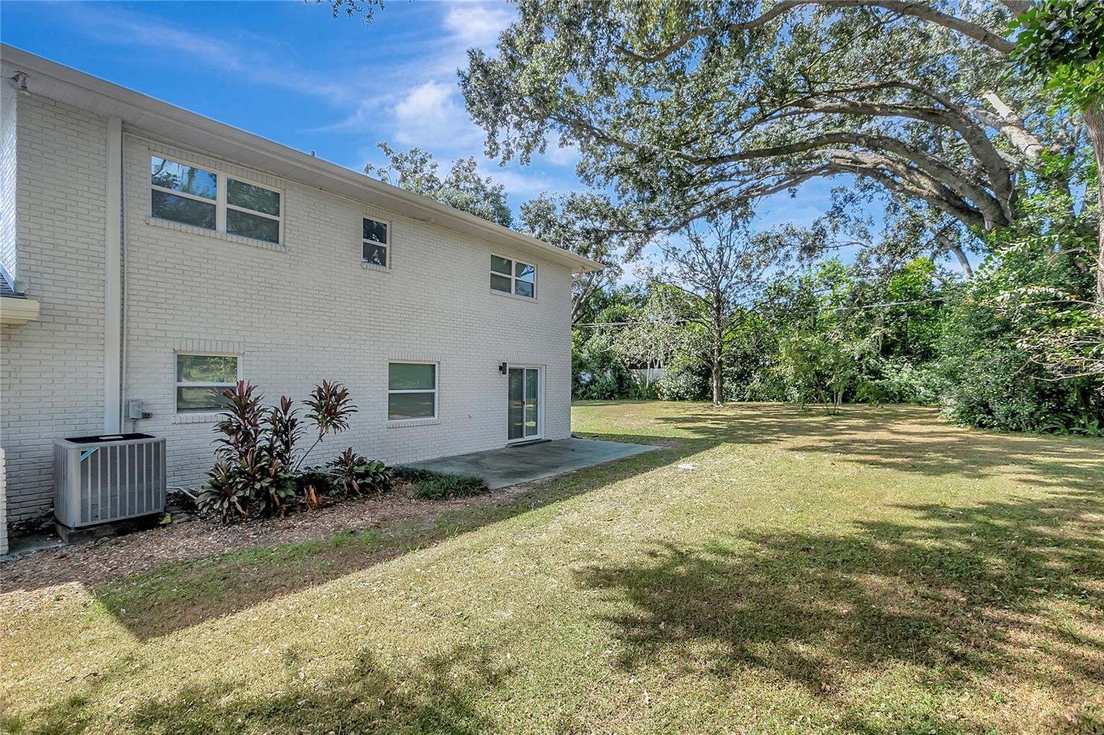 COLONIAL GROVE - Residential