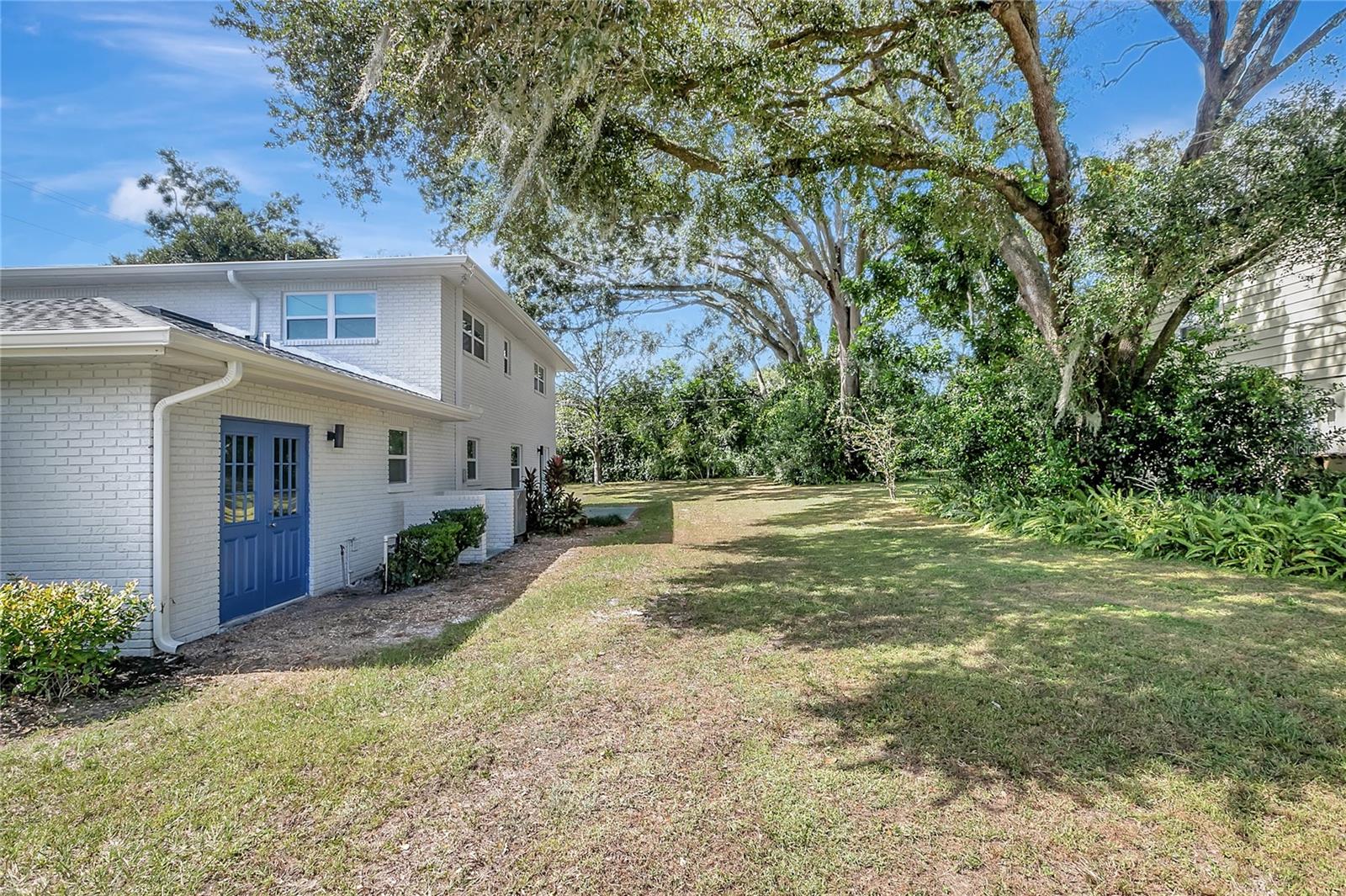 COLONIAL GROVE - Residential